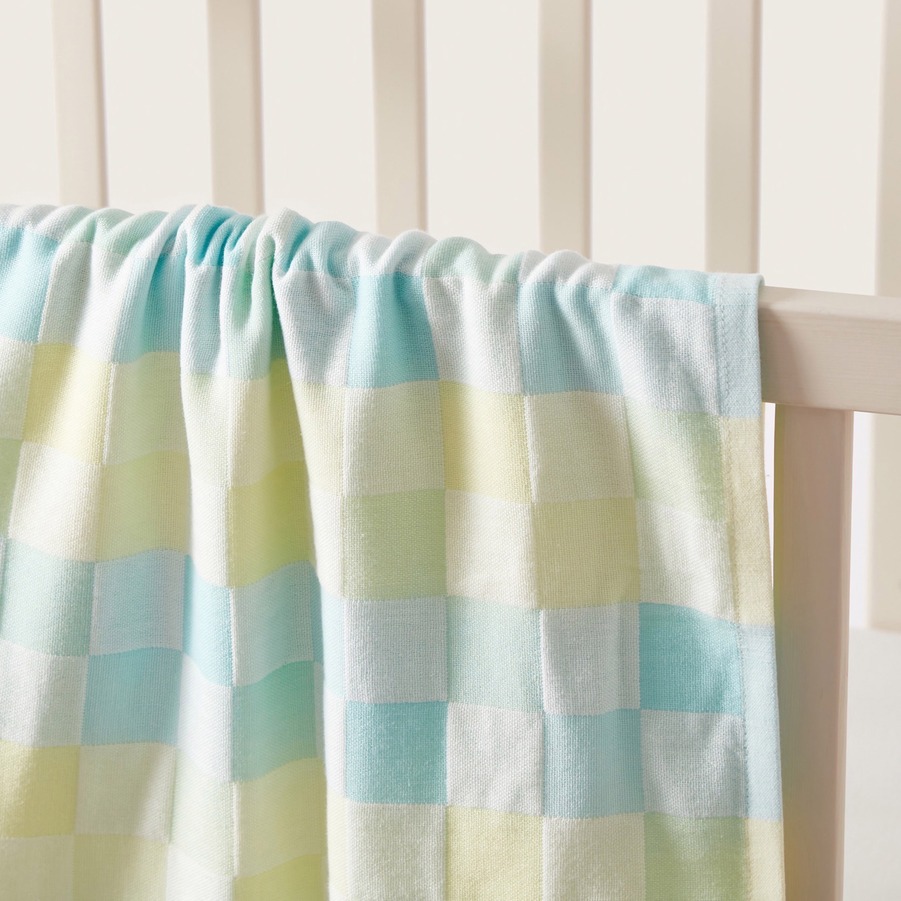 قماط أطفال كاروهات من جونيورز - 95×90 سم-baby-nursery-blanketsandswaddles-receivingblankets-image-3