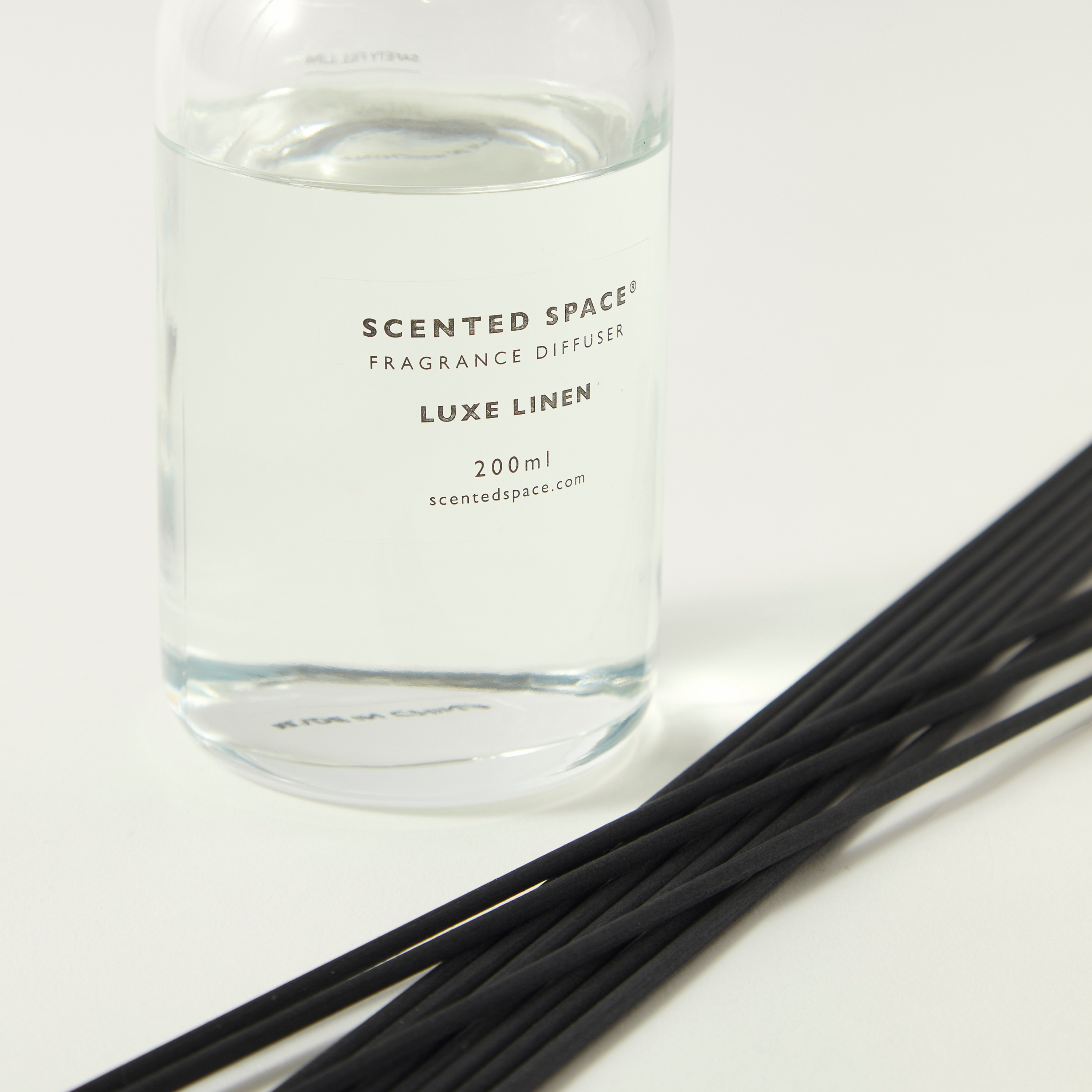 Scented Space Luxe Linen Fragrance Reed Diffuser - 200 ml-household-homefragrance-reeddiffusers-image-3