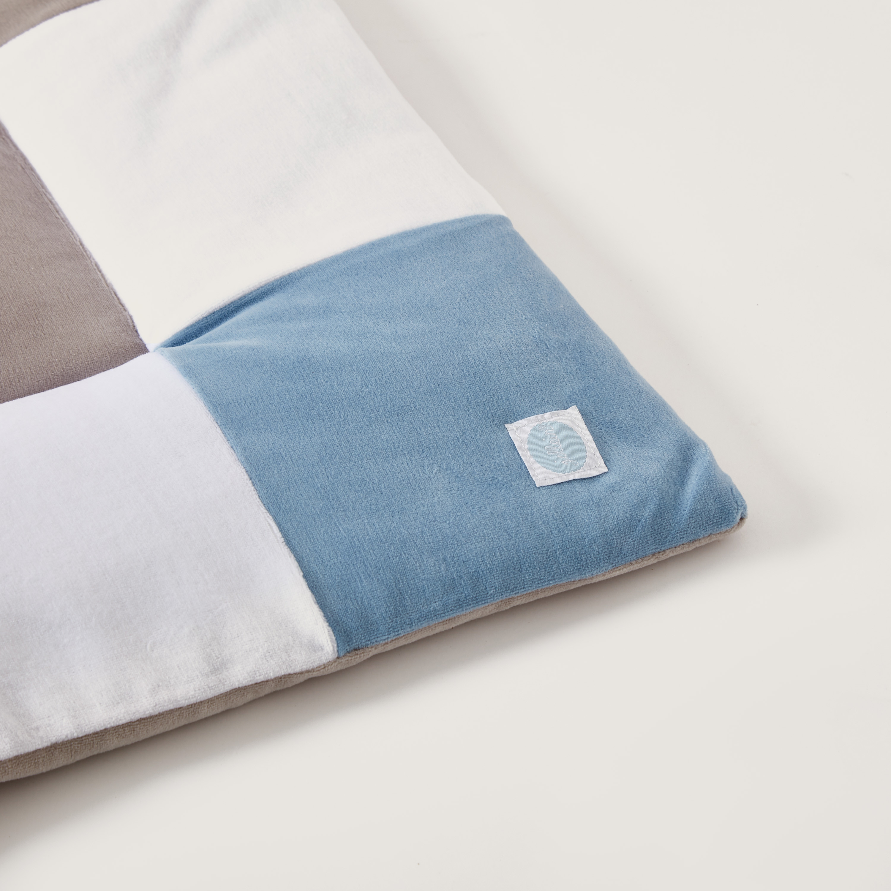 حمّالة الأطفال بلاز من جونيورز-baby-nursery-babybedding-image-3