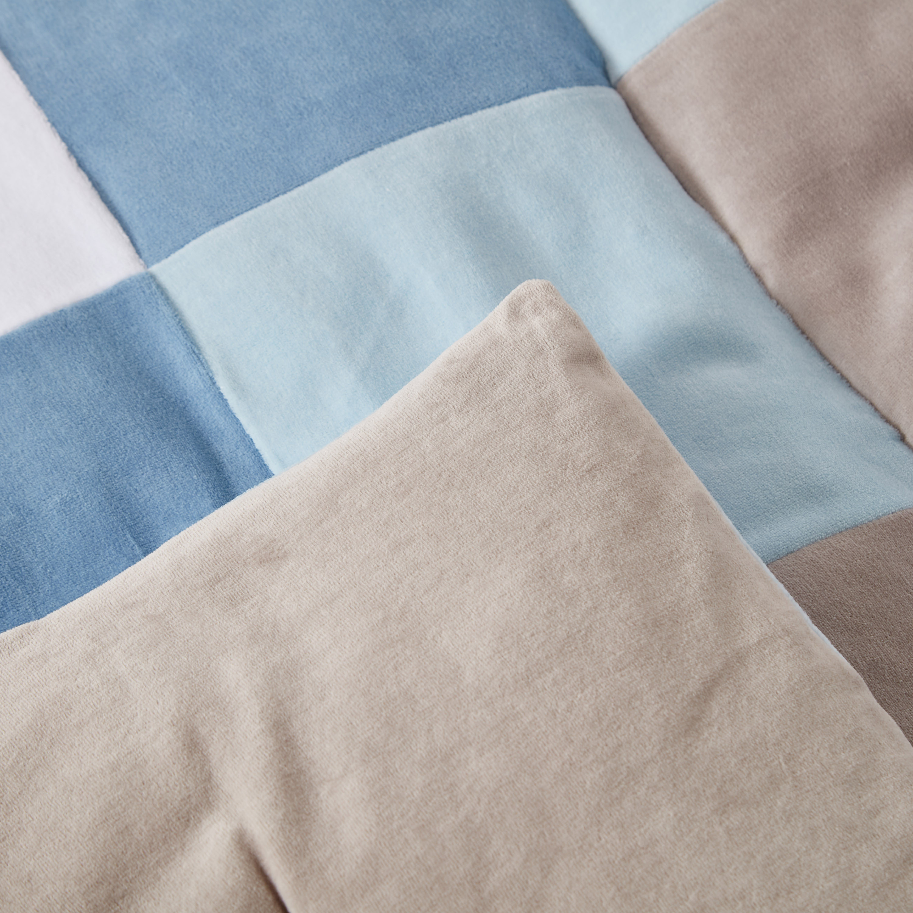 حمّالة الأطفال بلاز من جونيورز-baby-nursery-babybedding-image-5