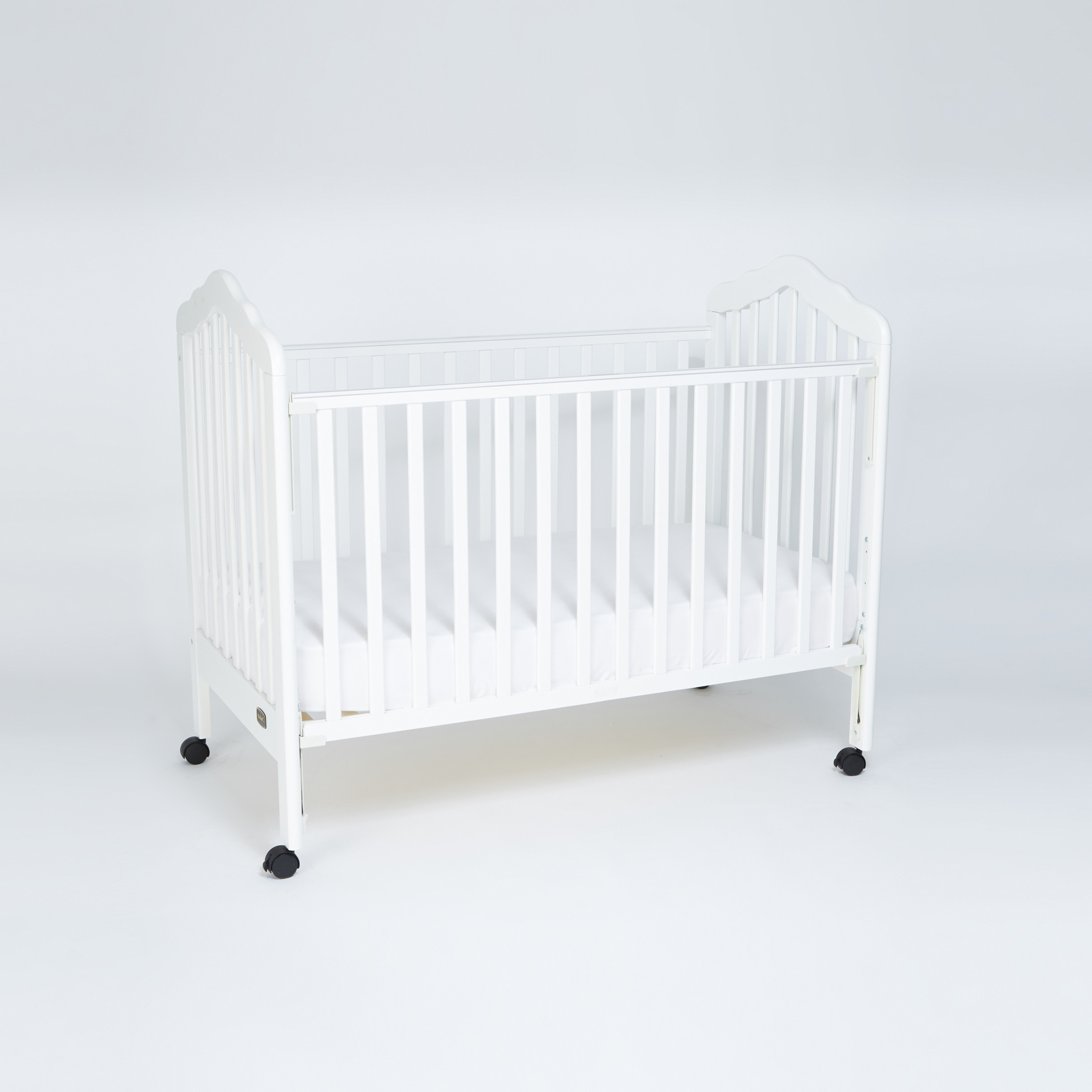 سرير ليبسون للأطفال من جونيورز-baby-nursery-furniture-cribsandbeds-babycribs-image-1