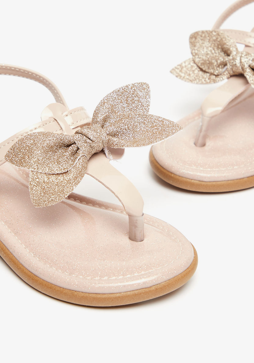 Kidy Solid Sandals with Buckle Closure and Bow Detail-Girl%27s Sandals-image-2