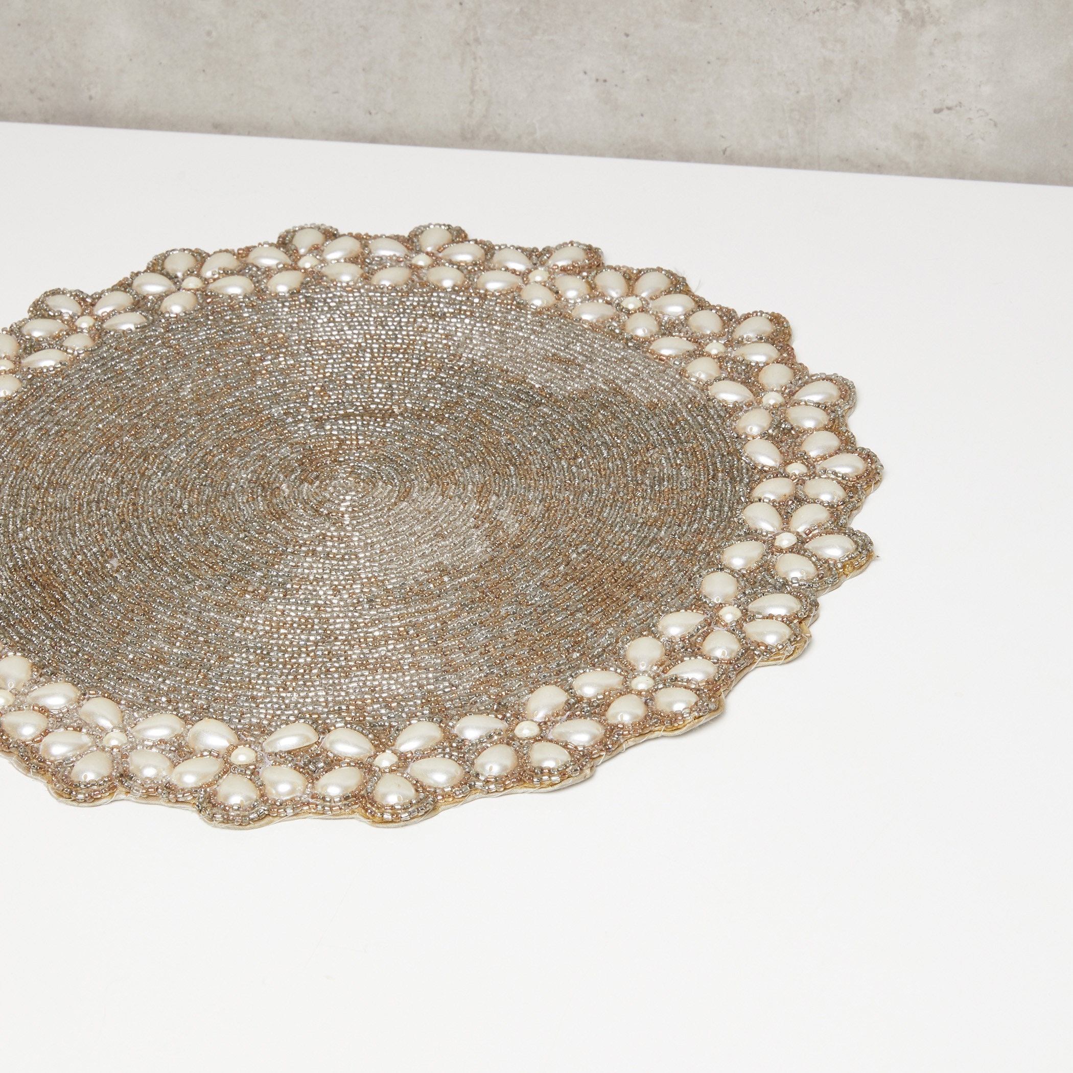 لبادة صحون مزينة بالخرز من جوميرا-household-dining-tablelinen-placemats-image-2