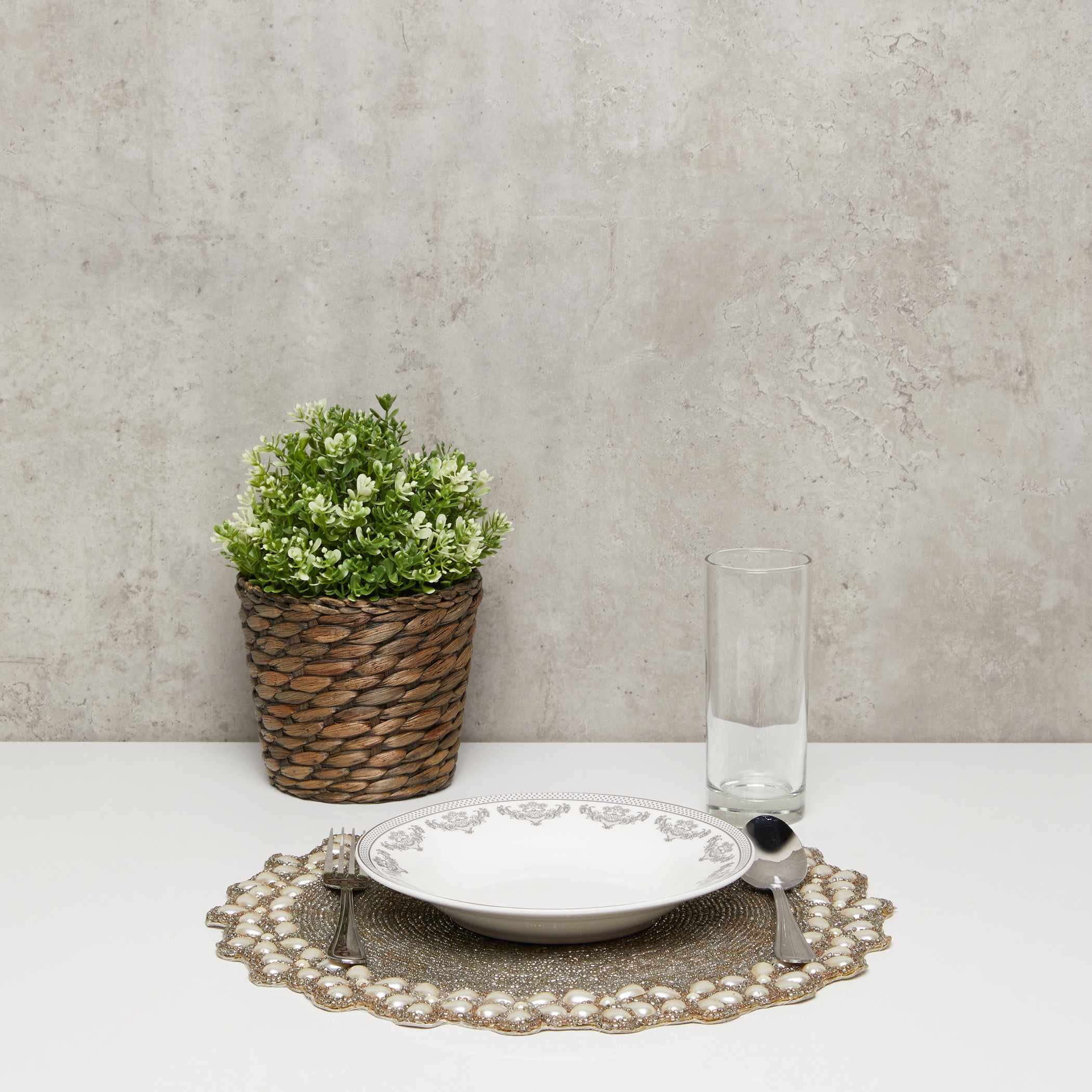 لبادة صحون مزينة بالخرز من جوميرا-household-dining-tablelinen-placemats-image-4