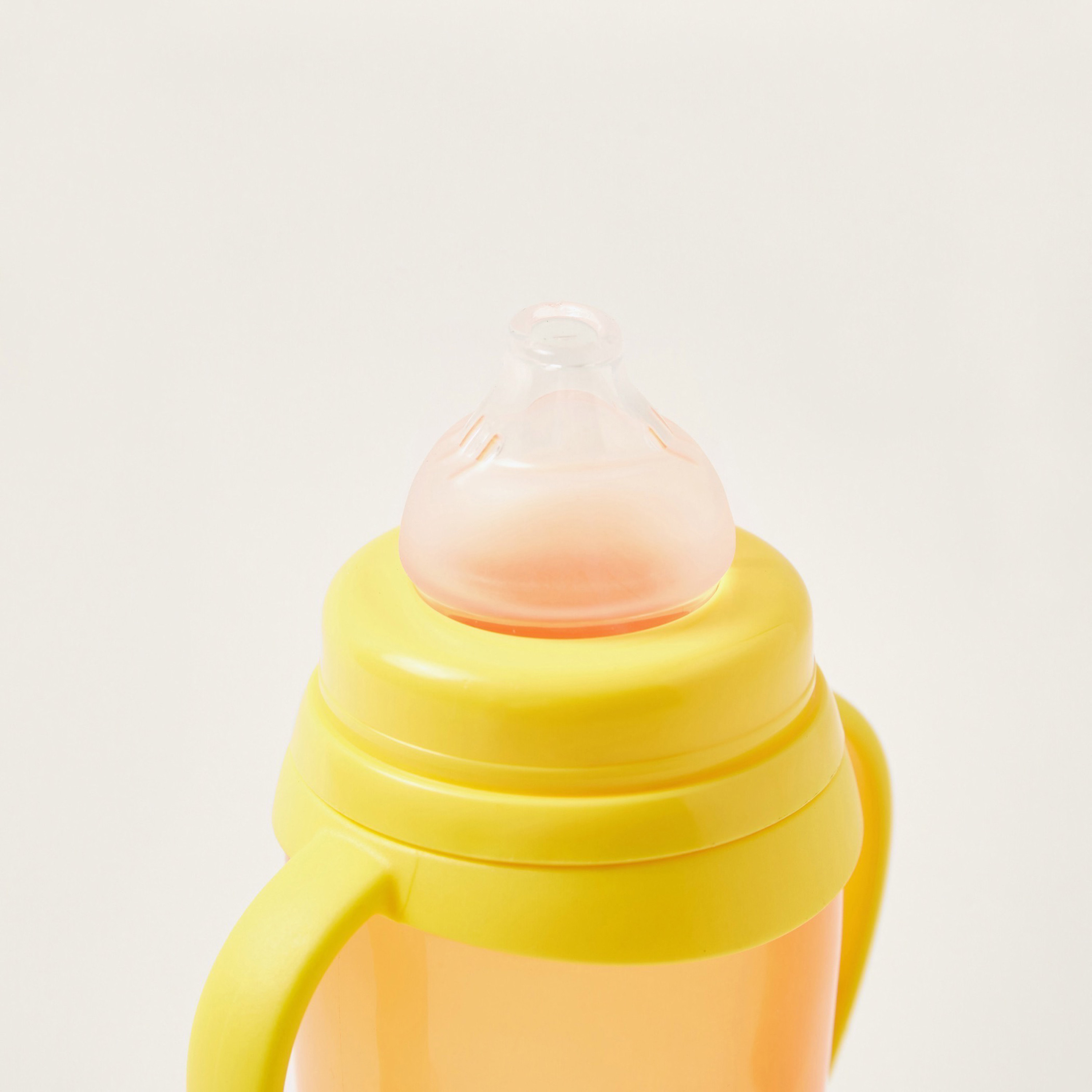 كوب بفوهة لينة ومقبض من جونيورز-baby-feeding-mealtimeessentials-image-2