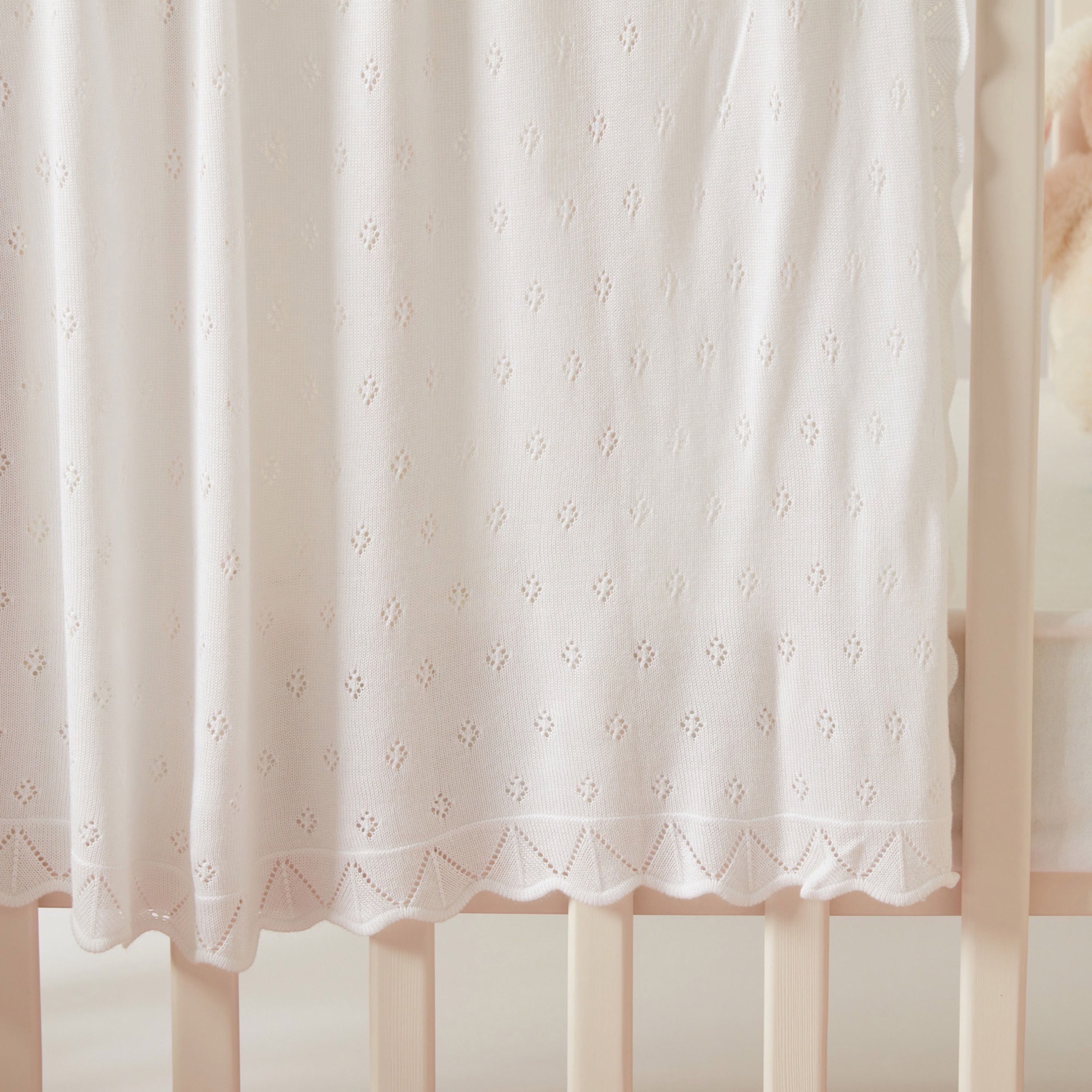 شال بارز الملمس من جونيورز-baby-nursery-blanketsandswaddles-blanketsandquilts-image-2