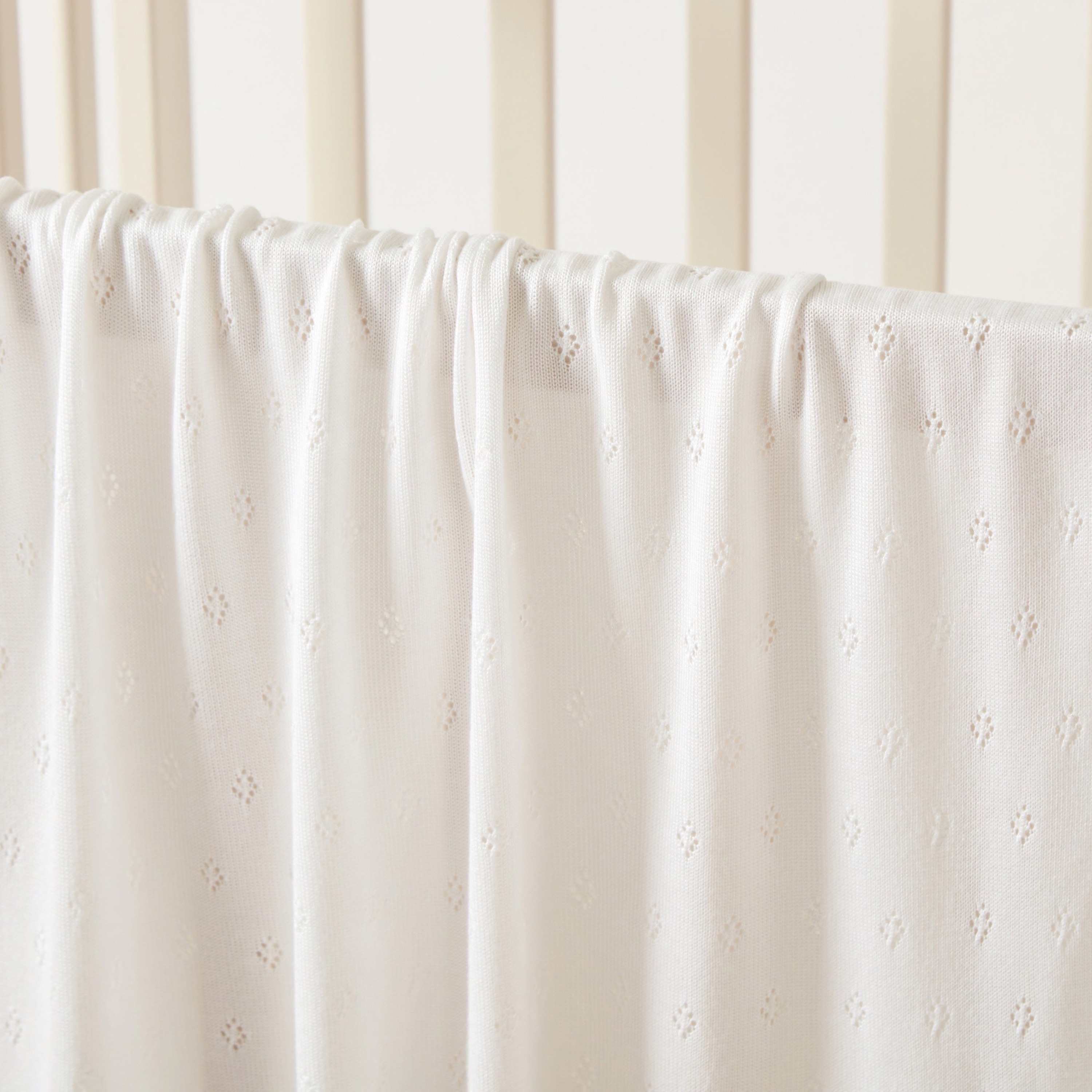شال بارز الملمس من جونيورز-baby-nursery-blanketsandswaddles-blanketsandquilts-image-3