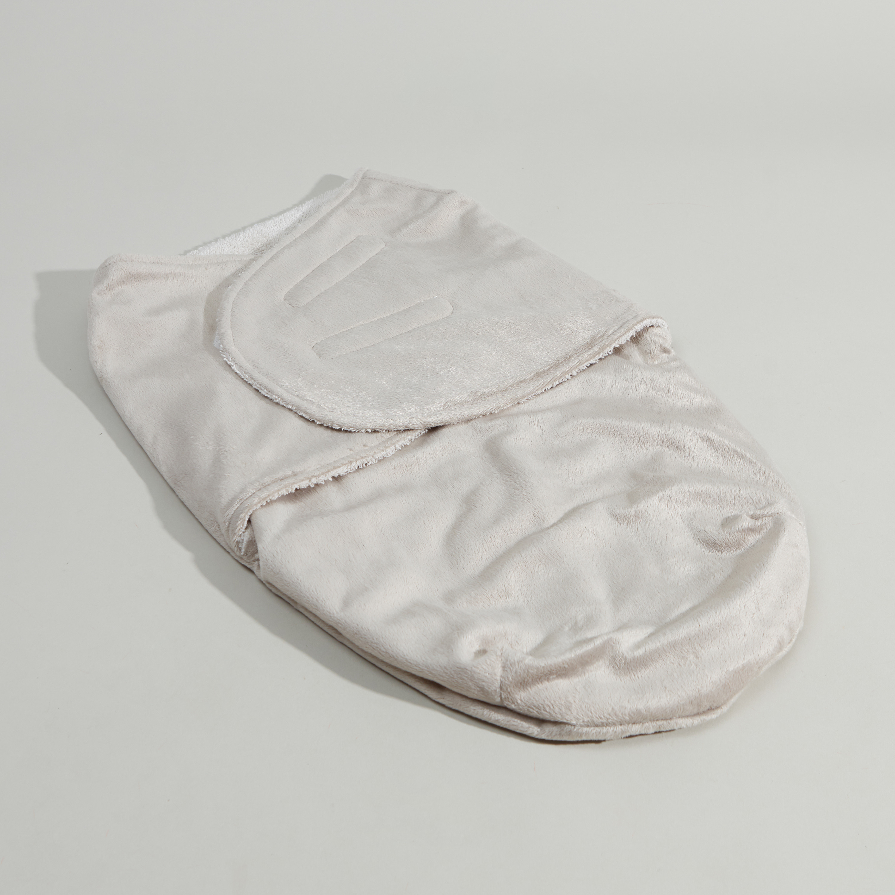 لحاف تقميط مع غطاء راس وحلقة اغلاق من جونيورز-baby-nursery-blanketsandswaddles-swaddlesandsleepingbags-image-1