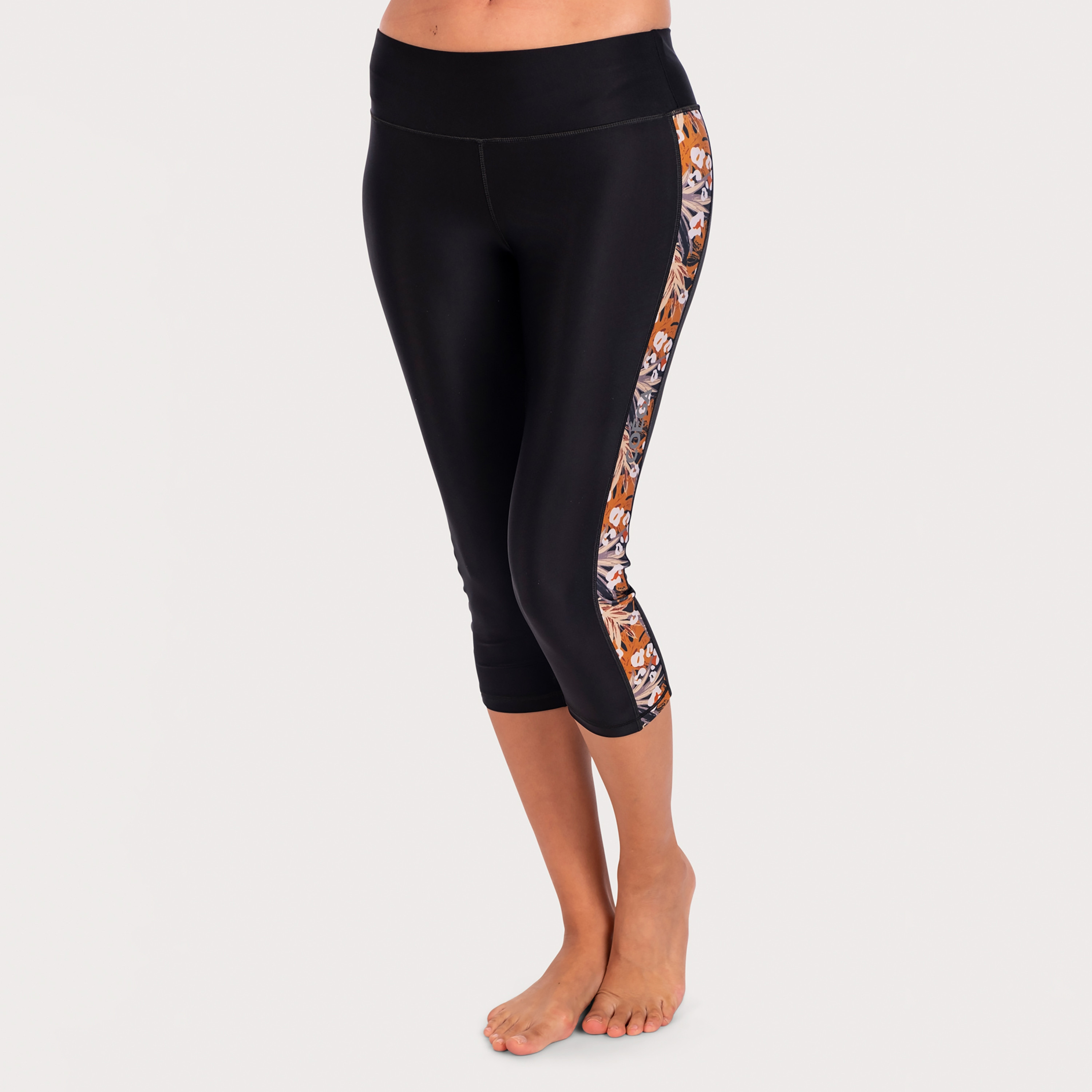 سروال سباحة للسيدات من كويغا بطول 3/4 مع لون نخلة الفهد الذهبية-women-clothing-sportswearandactivewear-bottoms-image-1