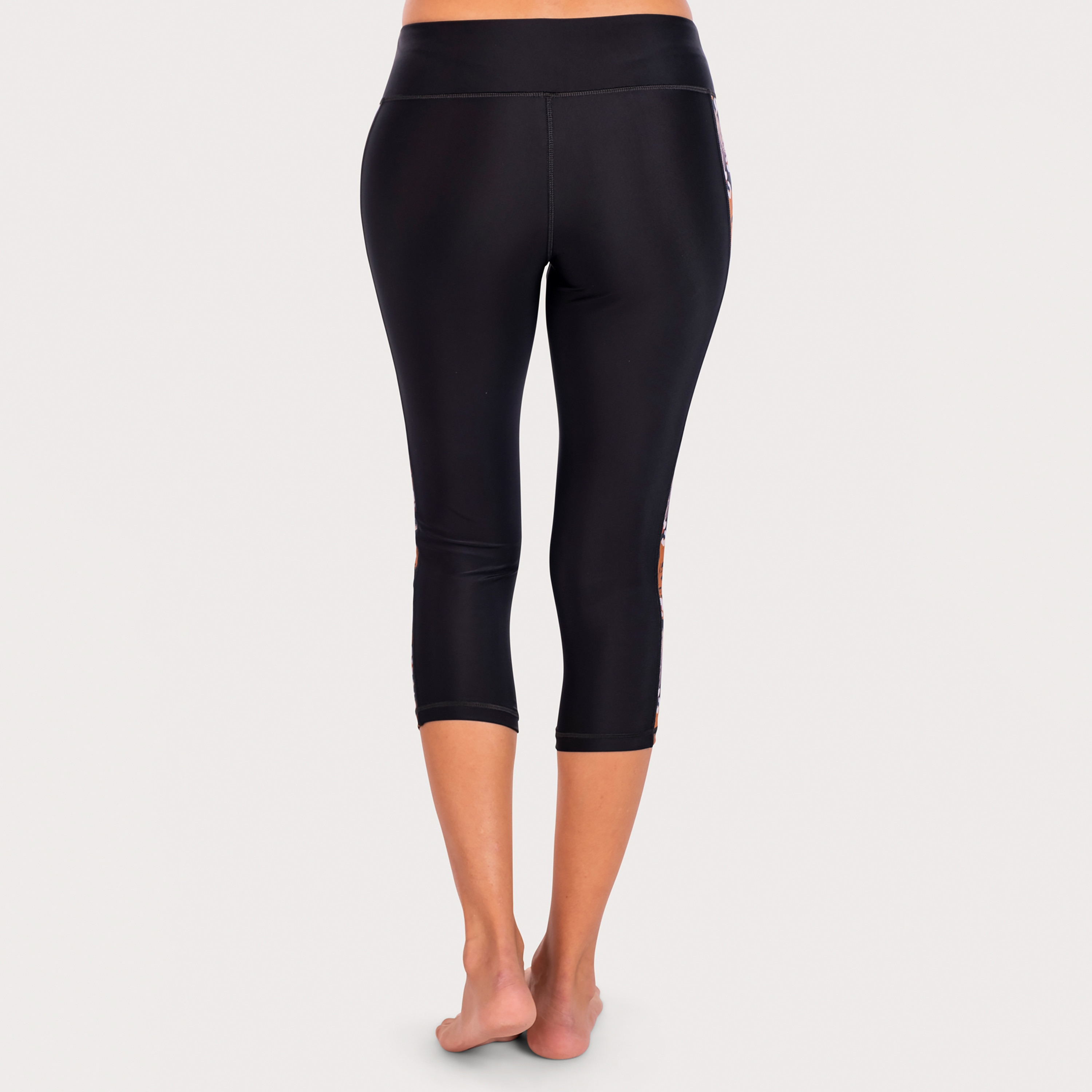 سروال سباحة للسيدات من كويغا بطول 3/4 مع لون نخلة الفهد الذهبية-women-clothing-sportswearandactivewear-bottoms-image-2
