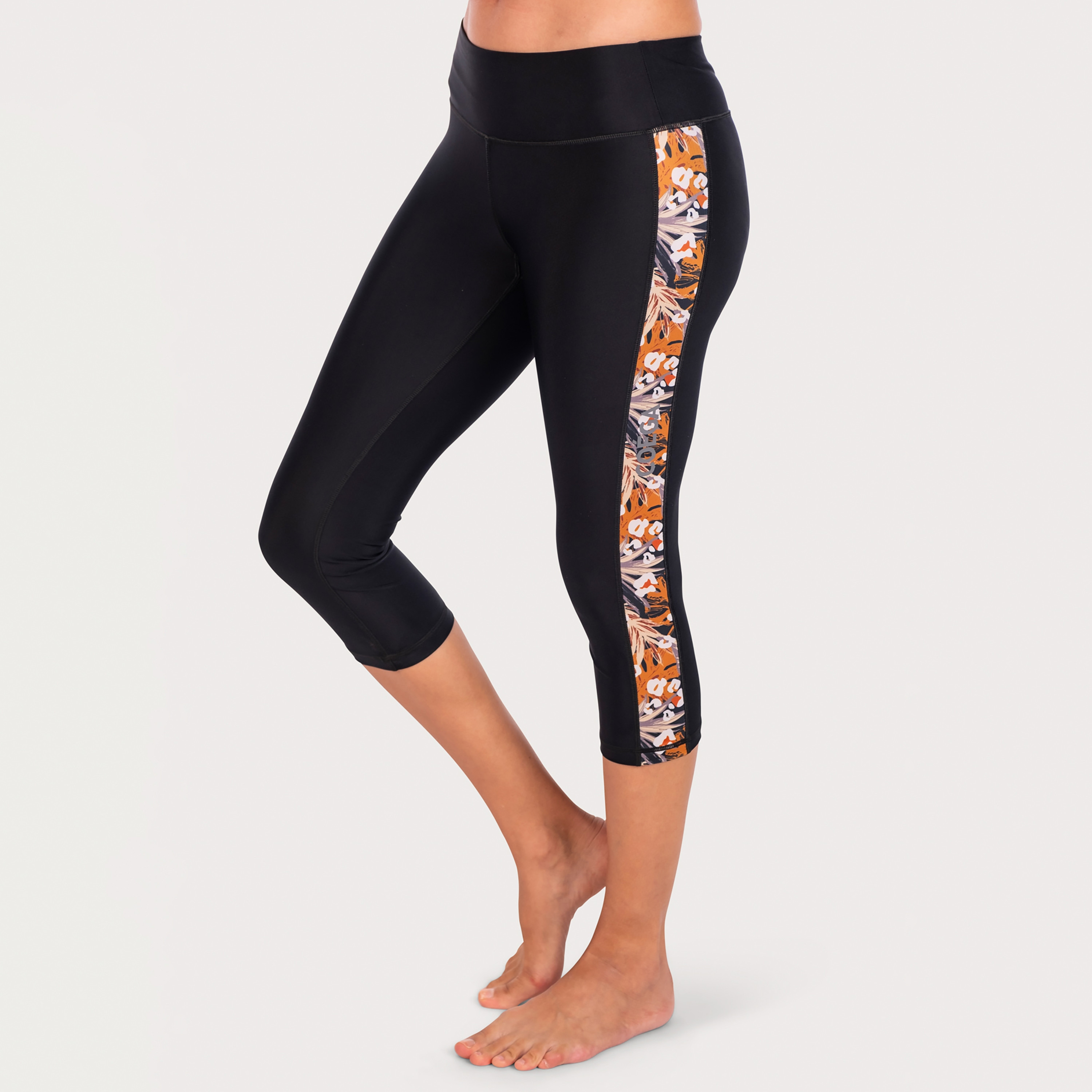 سروال سباحة للسيدات من كويغا بطول 3/4 مع لون نخلة الفهد الذهبية-women-clothing-sportswearandactivewear-bottoms-image-3