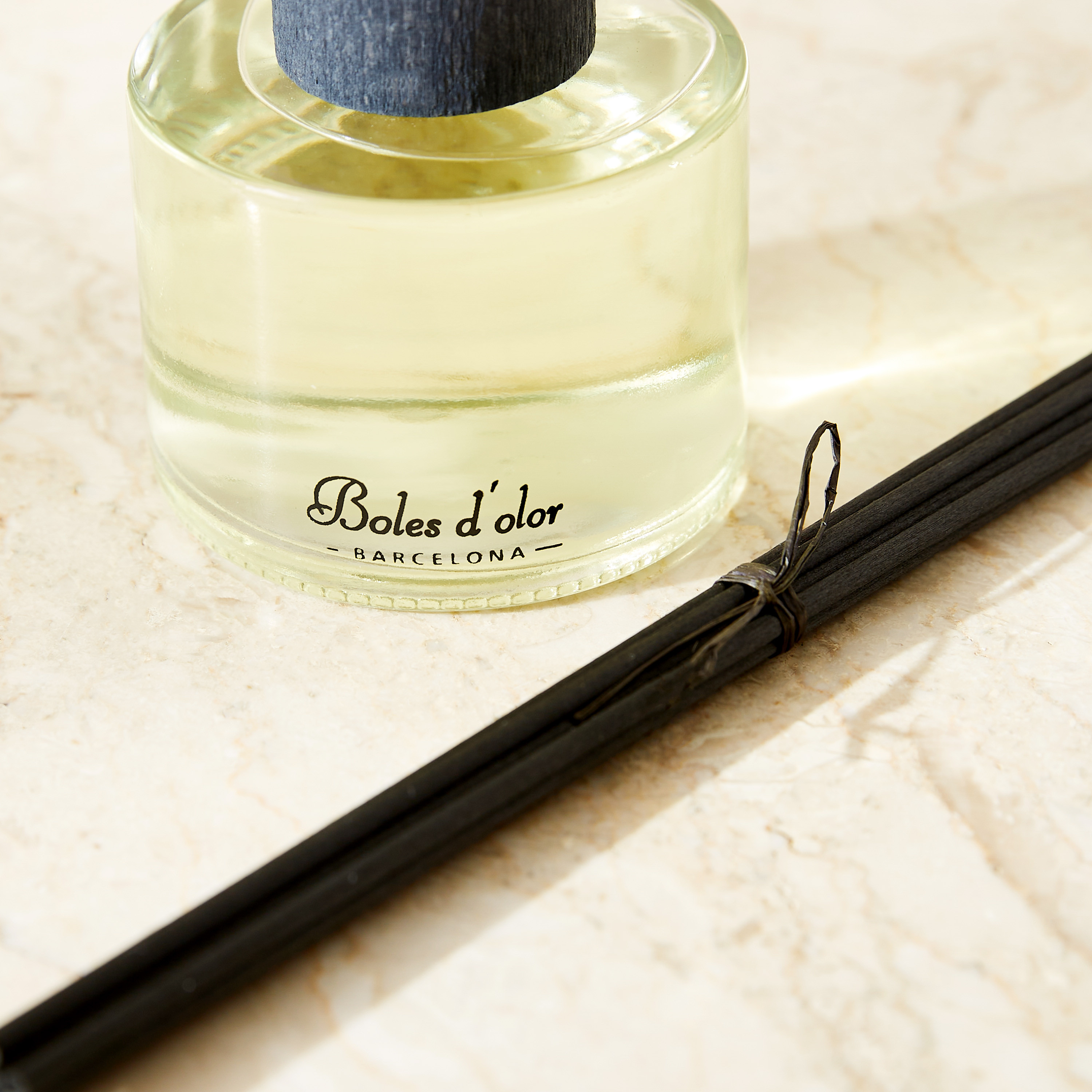 Boles d' Olor Mikado Black Edition Frutos Rojos Reed Diffuser - 125 ml-household-homefragrance-reeddiffusers-image-3