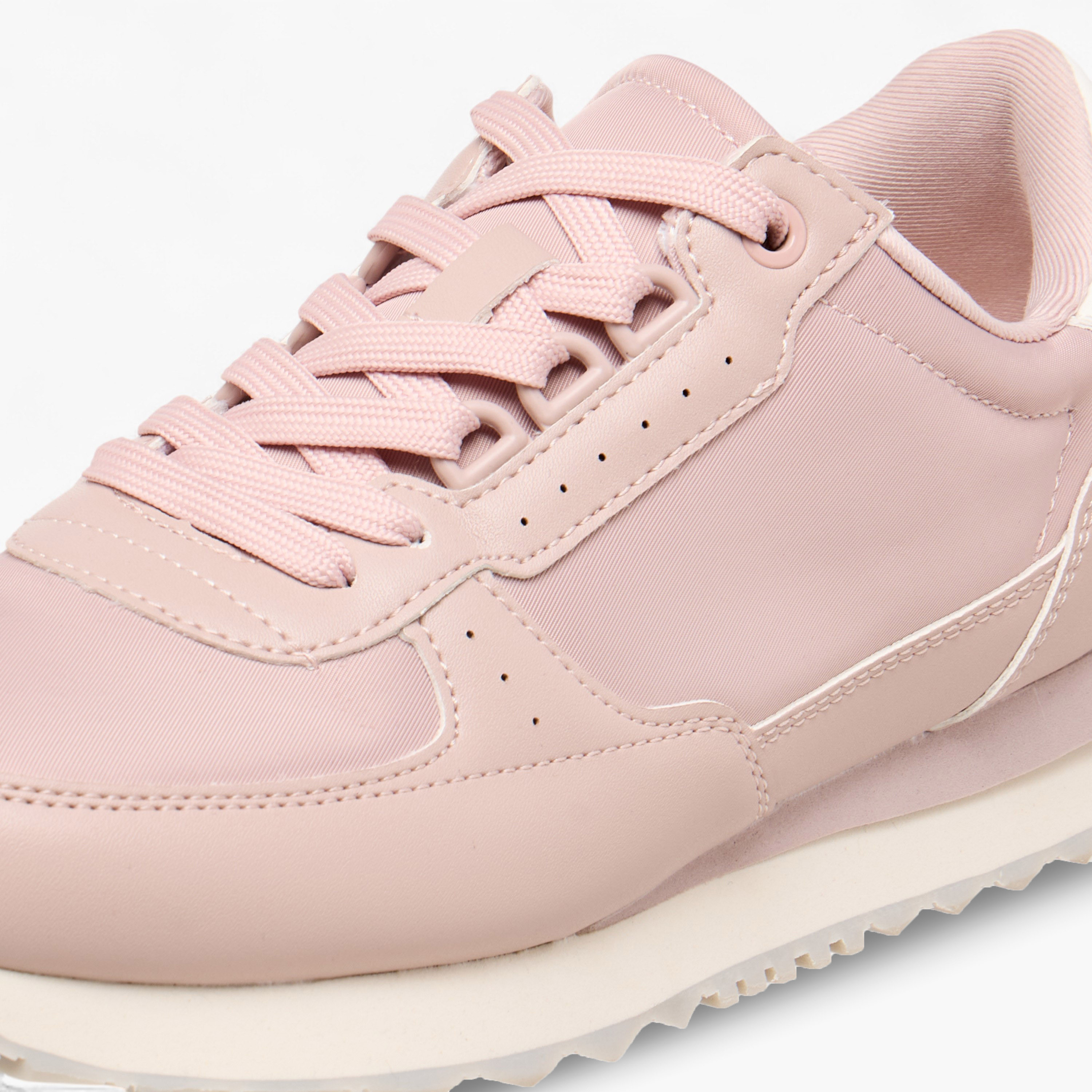 حذاء سنيكرز برباط إغلاق من ميسي-women-shoes-sneakers-image-4