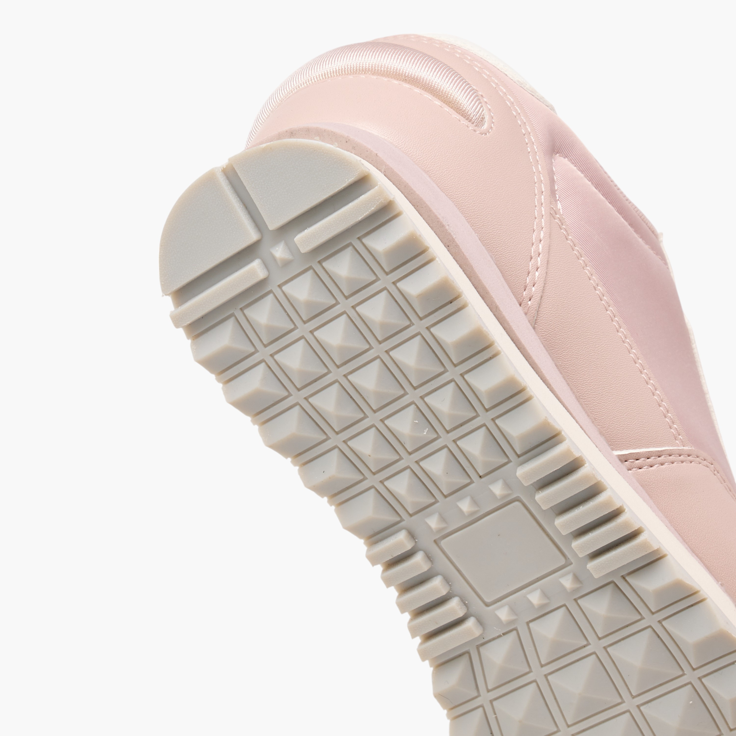 حذاء سنيكرز برباط إغلاق من ميسي-women-shoes-sneakers-image-5