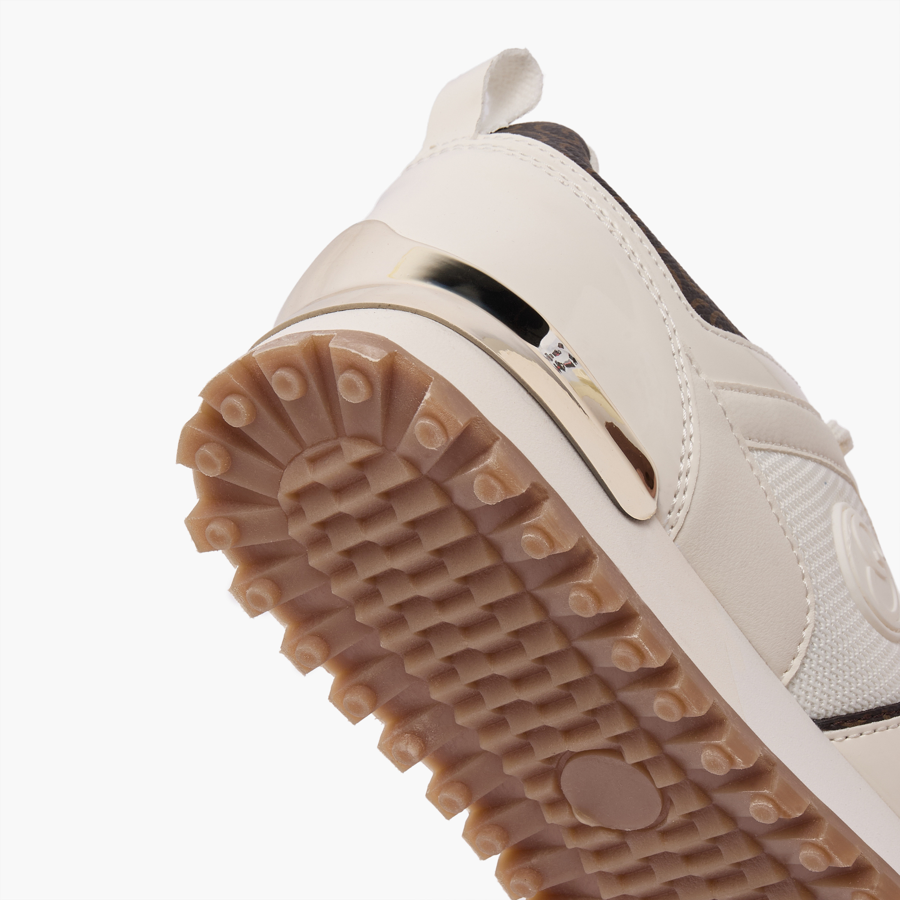 حذاء سنيكرز طول الكاحل بطبعات مونوجرام ورباط للنساء من سيلست-women-shoes-sneakers-image-5