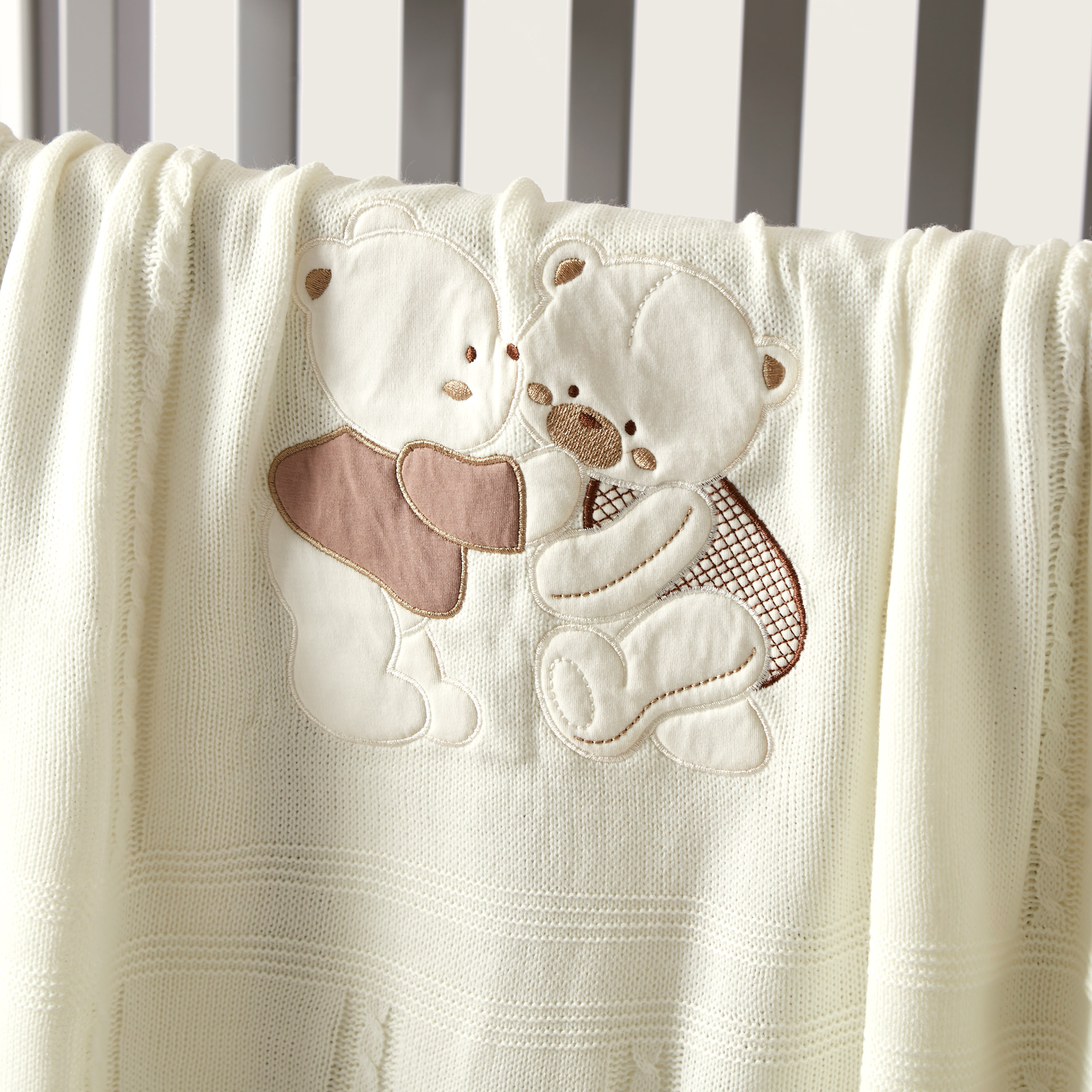 شال اطفال بتطريزات من جونيورز.-baby-nursery-blanketsandswaddles-blanketsandquilts-image-3