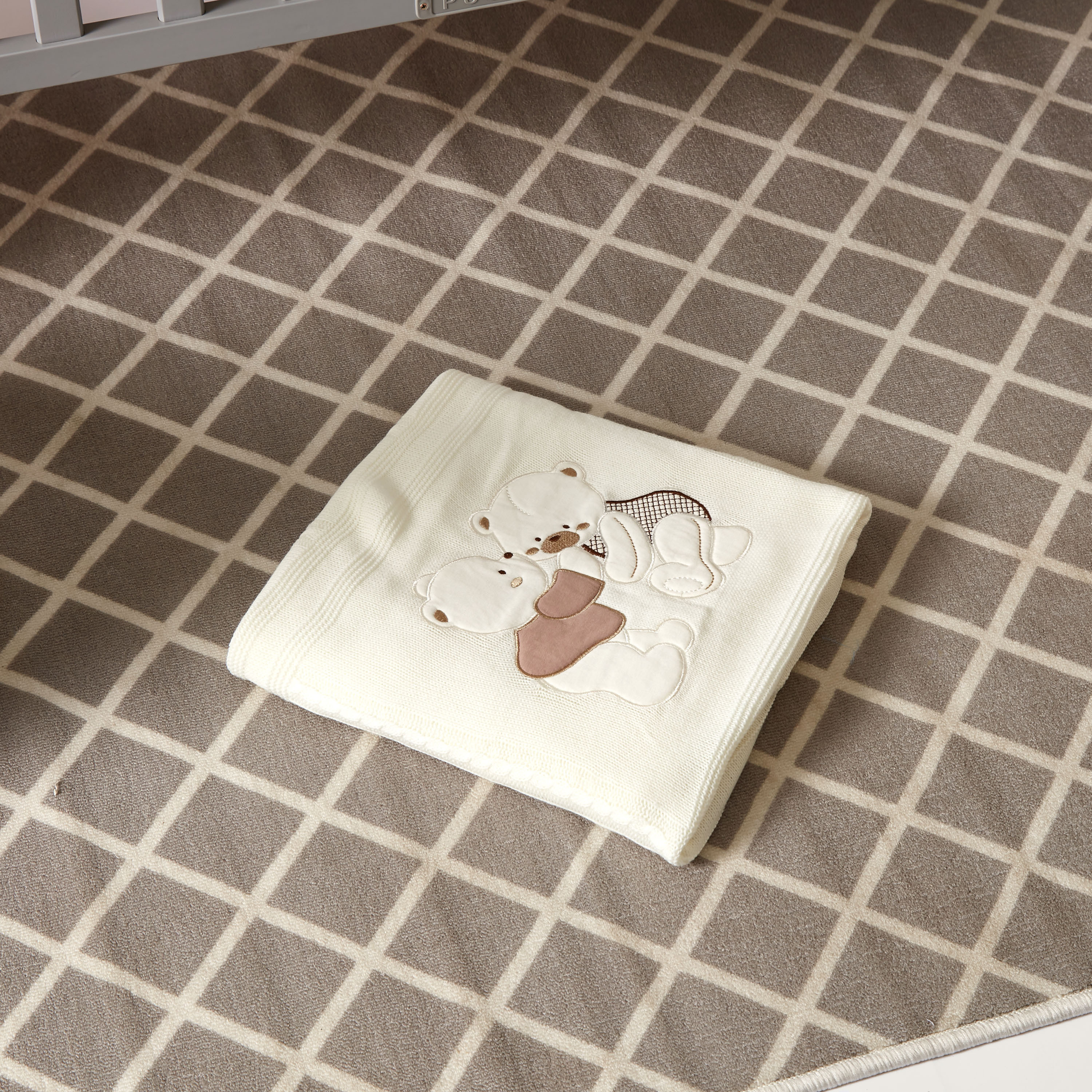 شال اطفال بتطريزات من جونيورز.-baby-nursery-blanketsandswaddles-blanketsandquilts-image-4