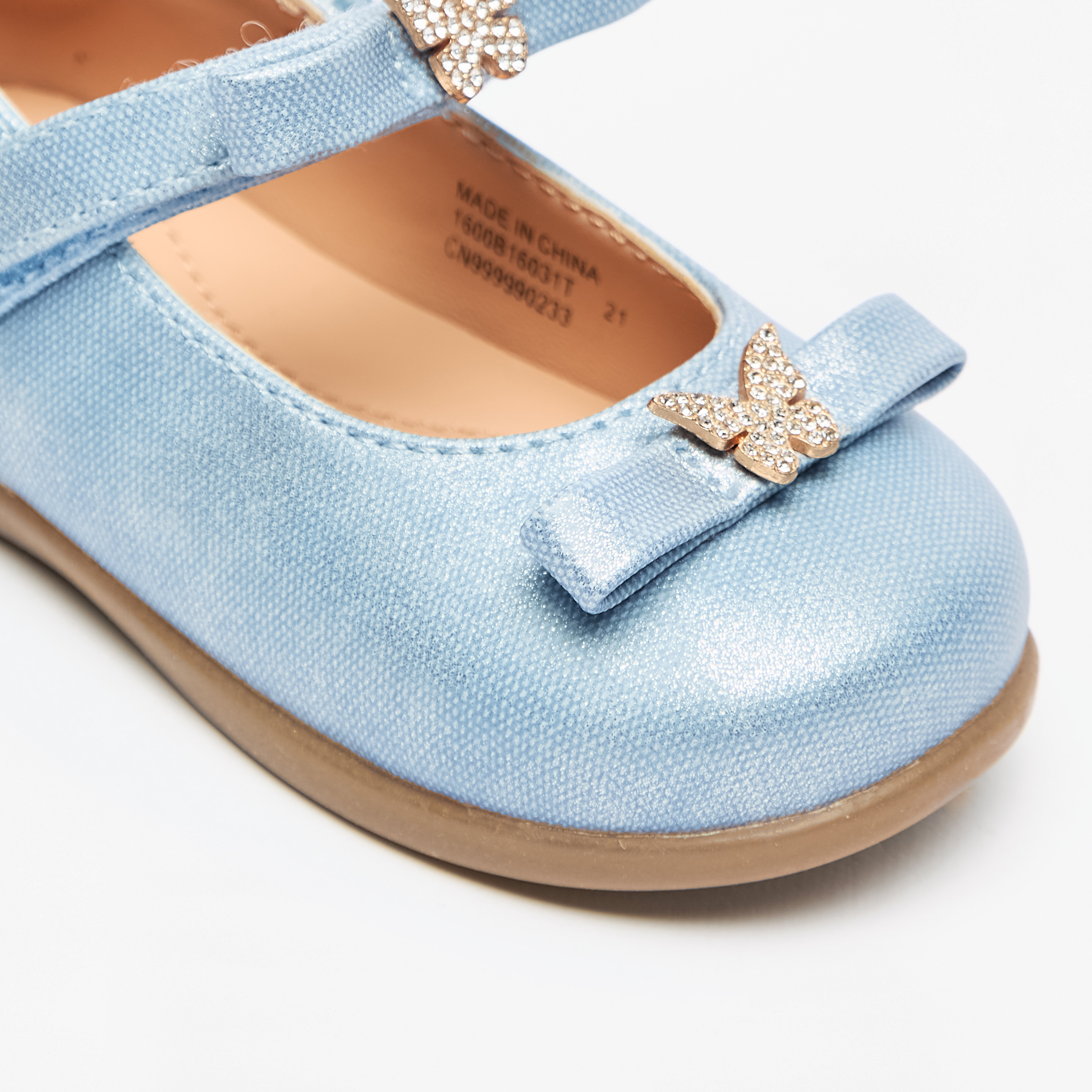 حذاء ماري جين خفيف الوزن بشريط إغلاق لاصق وحُلية فراشة من بيرفيت-girls-shoes-maryjanes-image-10