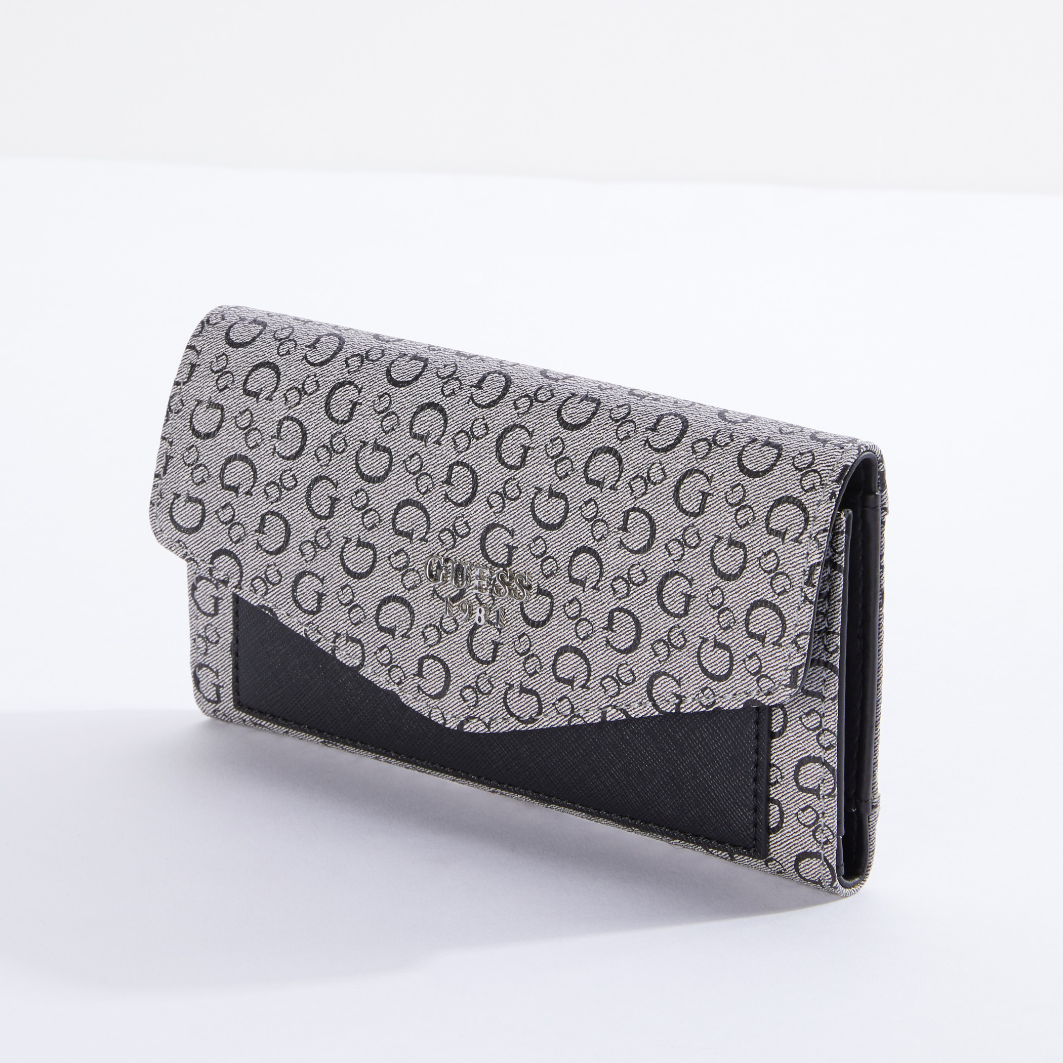 Guess discount magnetic wallet