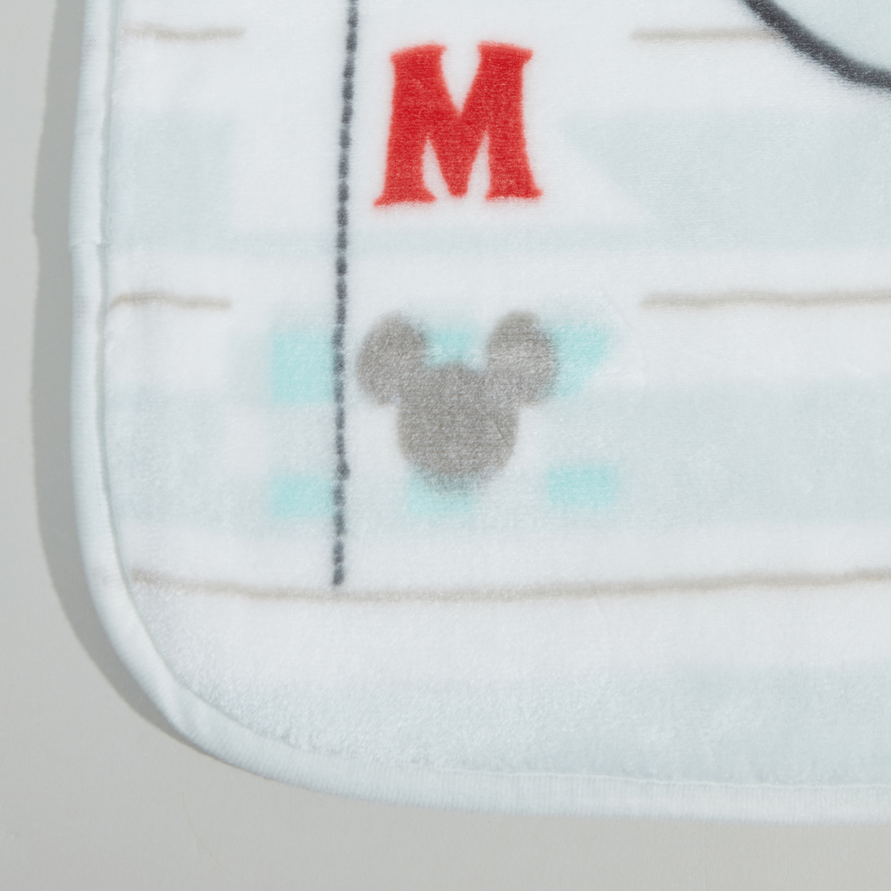 بطانية أطفال بطبعات ميكي ماوس - 80x110 سم-baby-nursery-blanketsandswaddles-blanketsandquilts-image-4