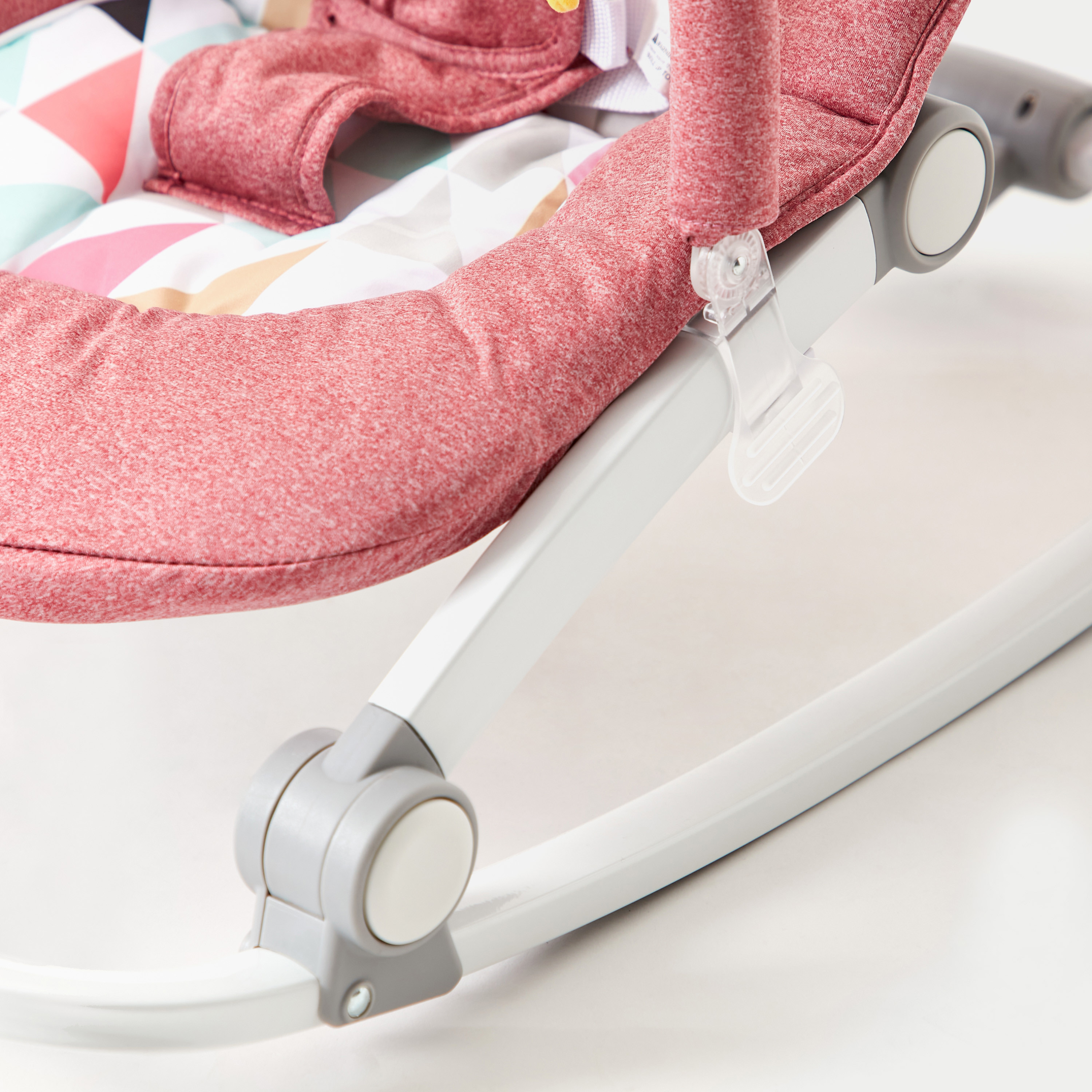 كرسي هزاز للأطفال بطبعات أواسيس من جونيورز-baby-infantactivity-rockers-image-6