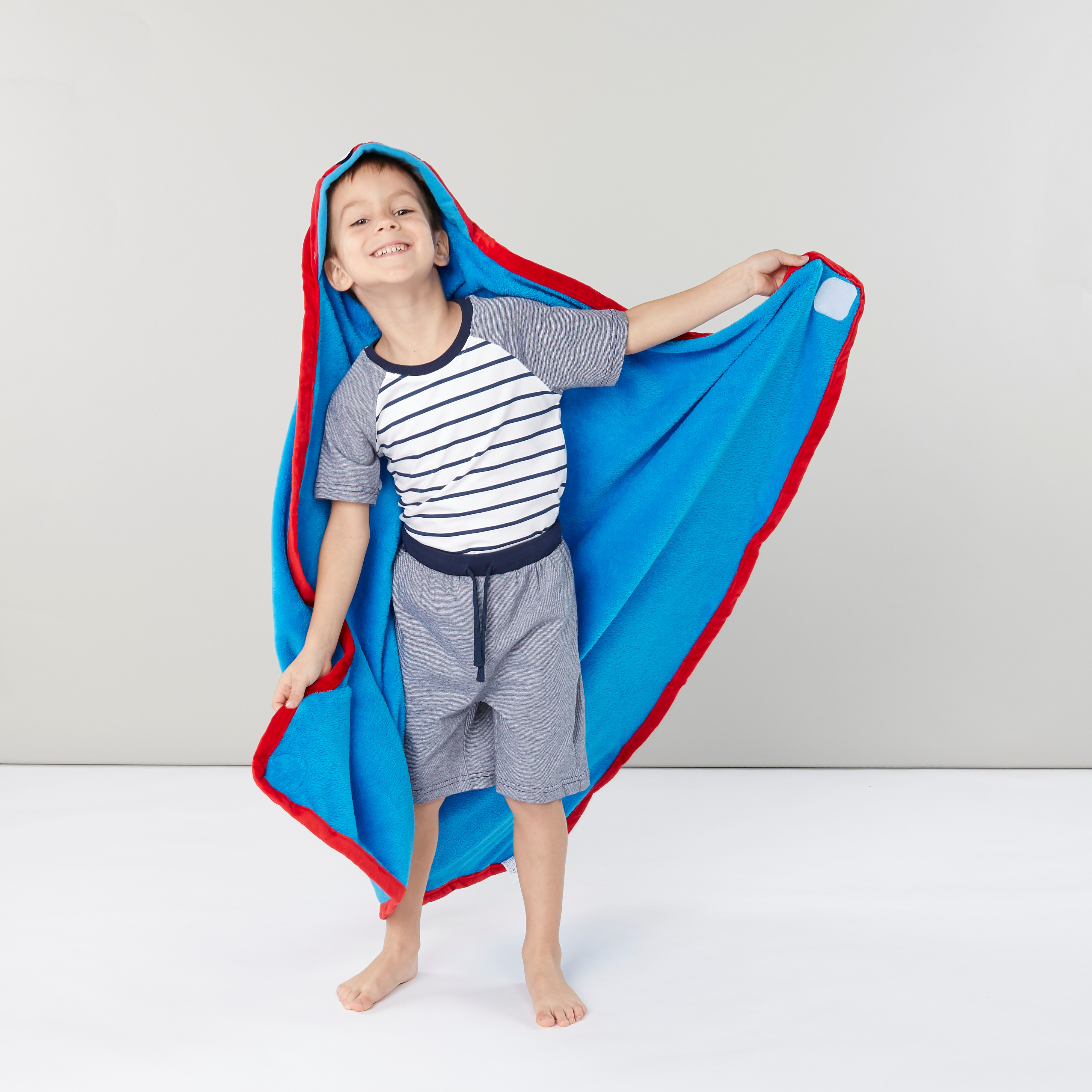 وشاح بقبعّة سبايدر مان مع خيوط بارزة متباينة-baby-nursery-blanketsandswaddles-blanketsandquilts-image-1