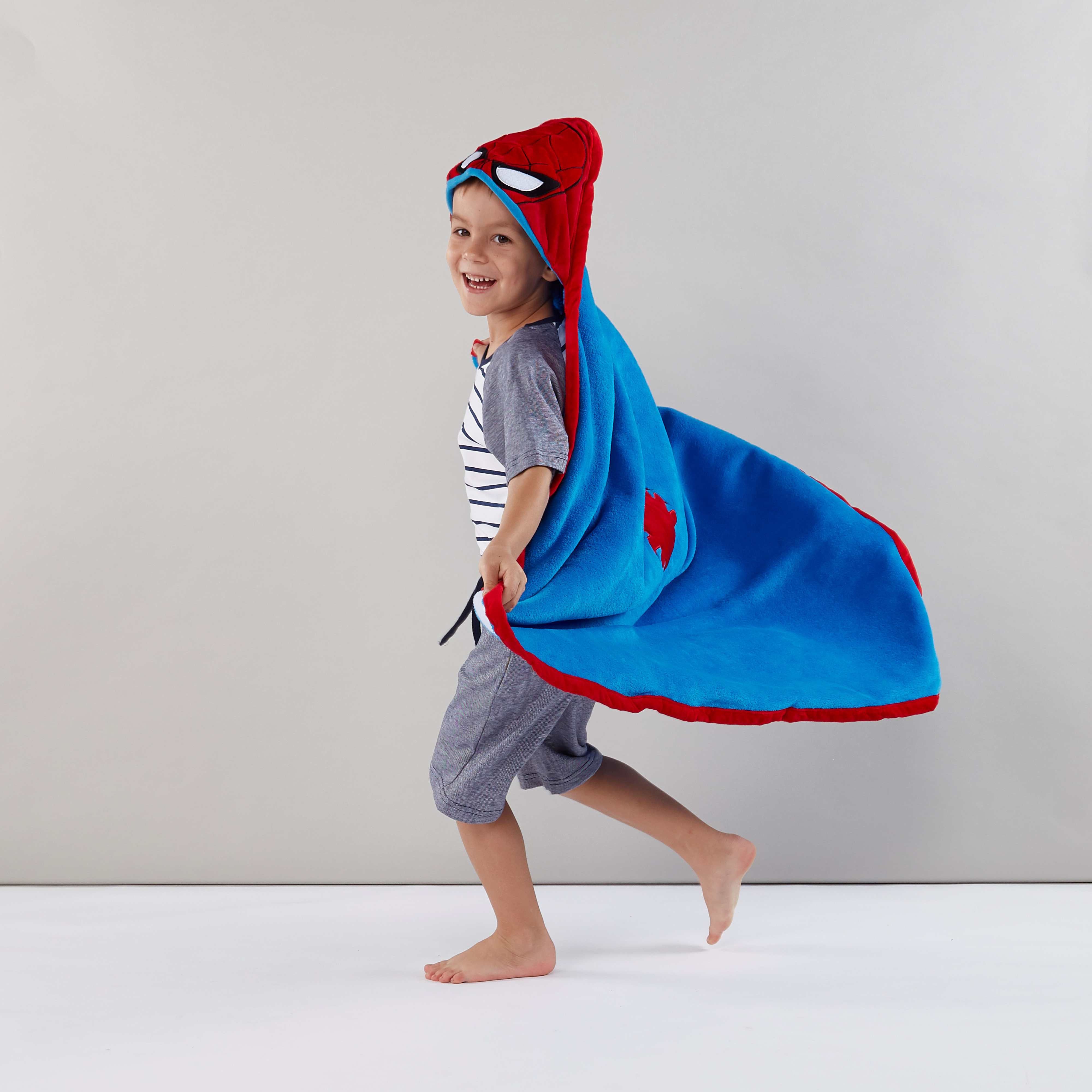وشاح بقبعّة سبايدر مان مع خيوط بارزة متباينة-baby-nursery-blanketsandswaddles-blanketsandquilts-image-2