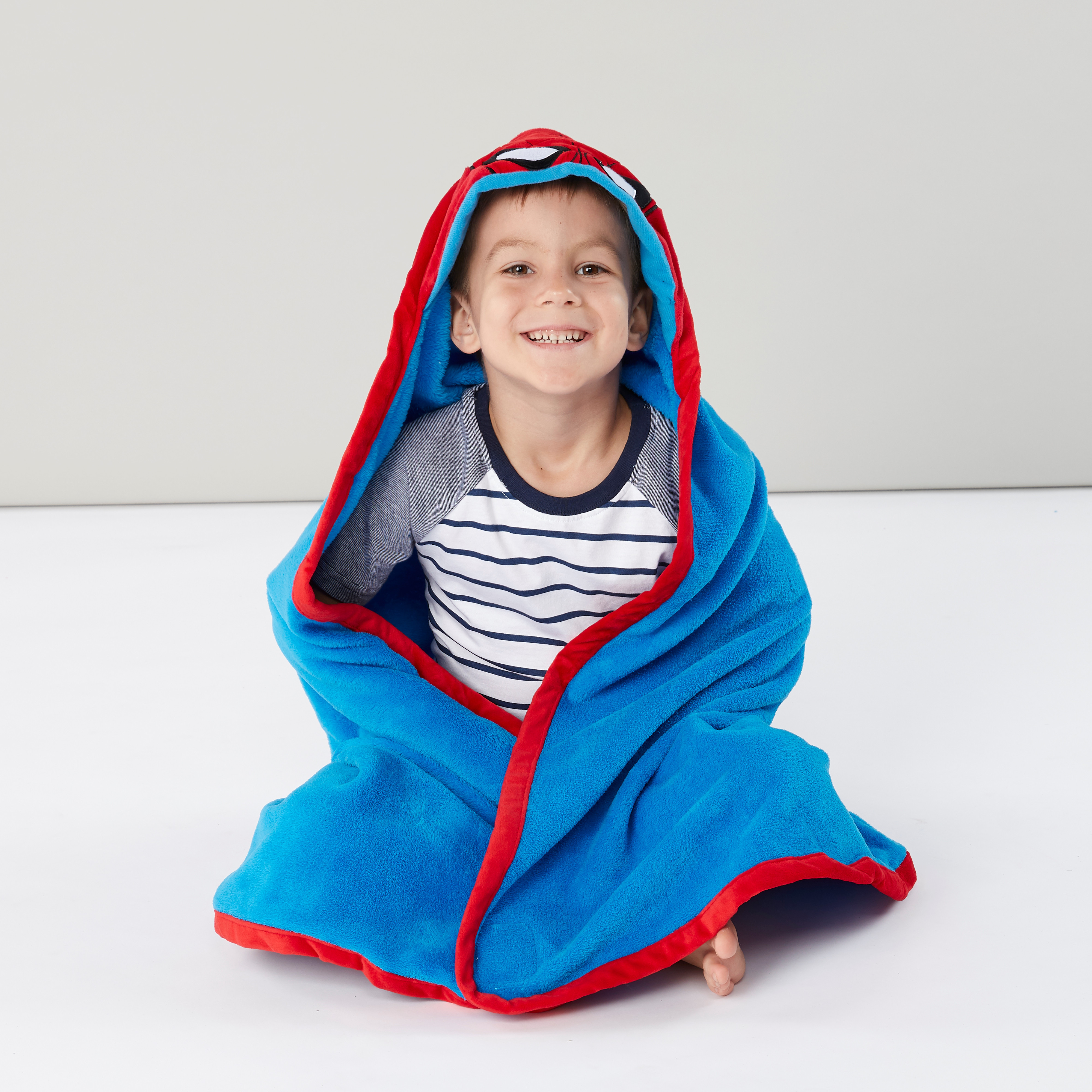 وشاح بقبعّة سبايدر مان مع خيوط بارزة متباينة-baby-nursery-blanketsandswaddles-blanketsandquilts-image-4