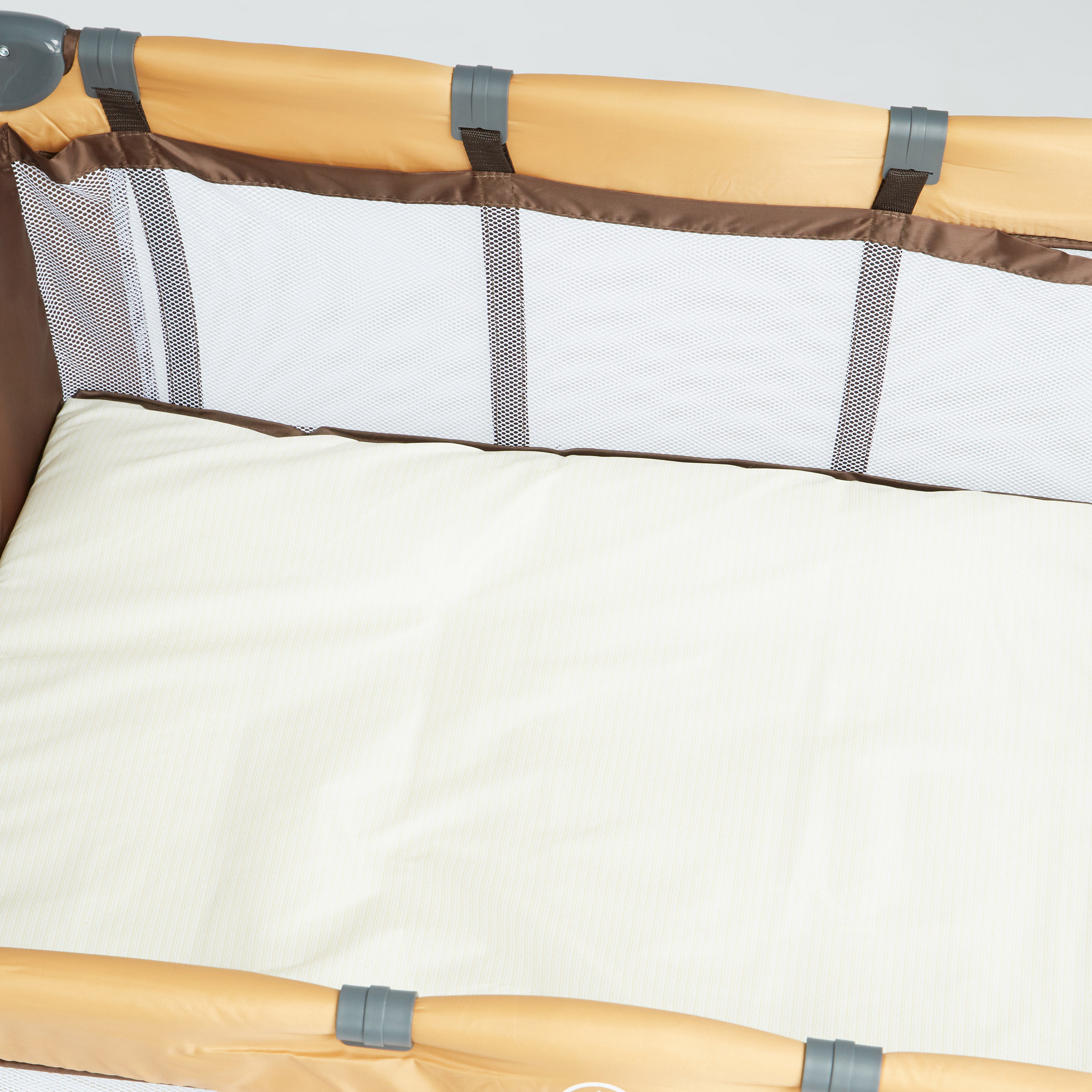 سرير سفر أبردين من جونيورز-baby-nursery-furniture-cribsandbeds-travelcots-image-2