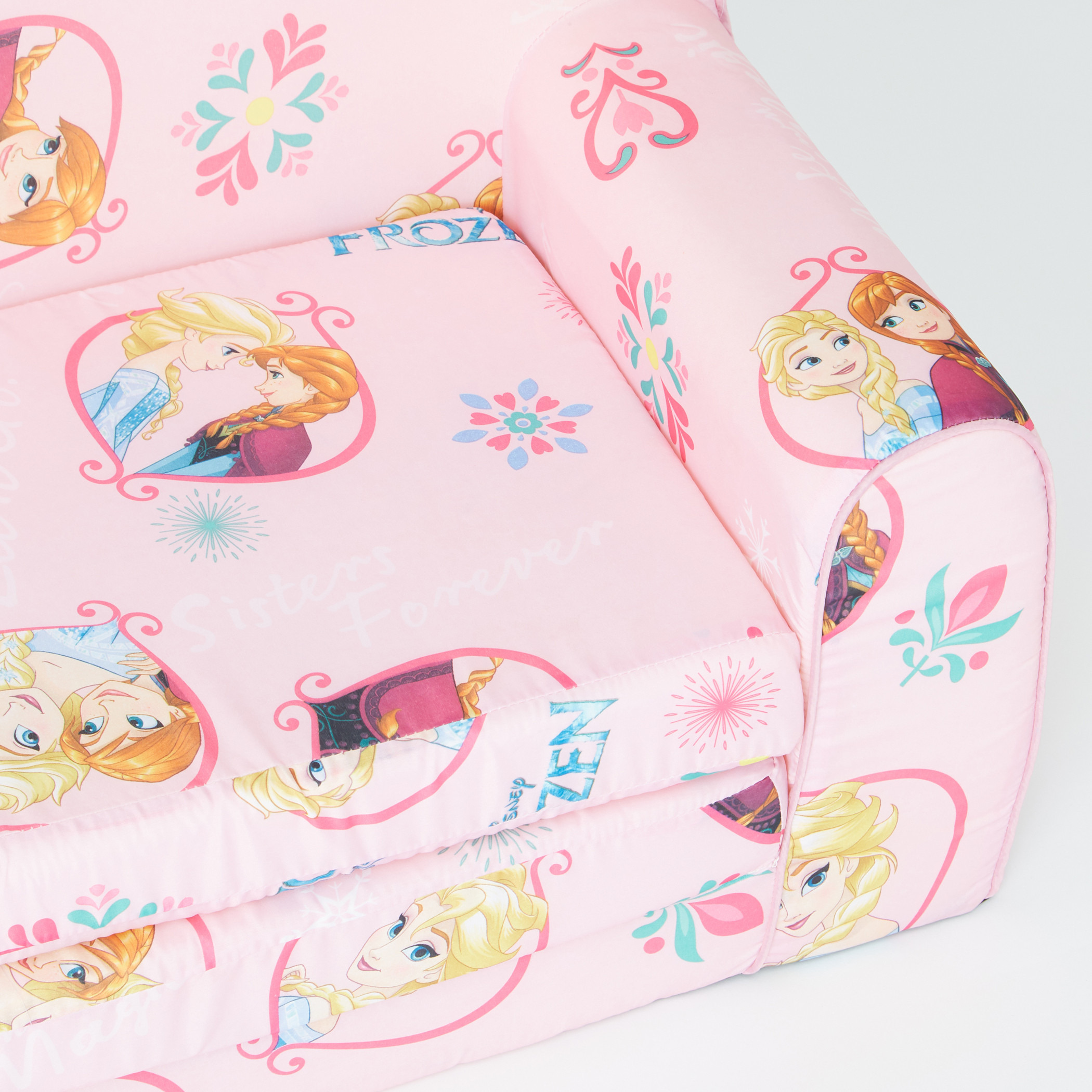 كنب أطفال بمقعدين مزينة بطباعة فروزن-baby-nursery-furniture-chairsandtables-image-4