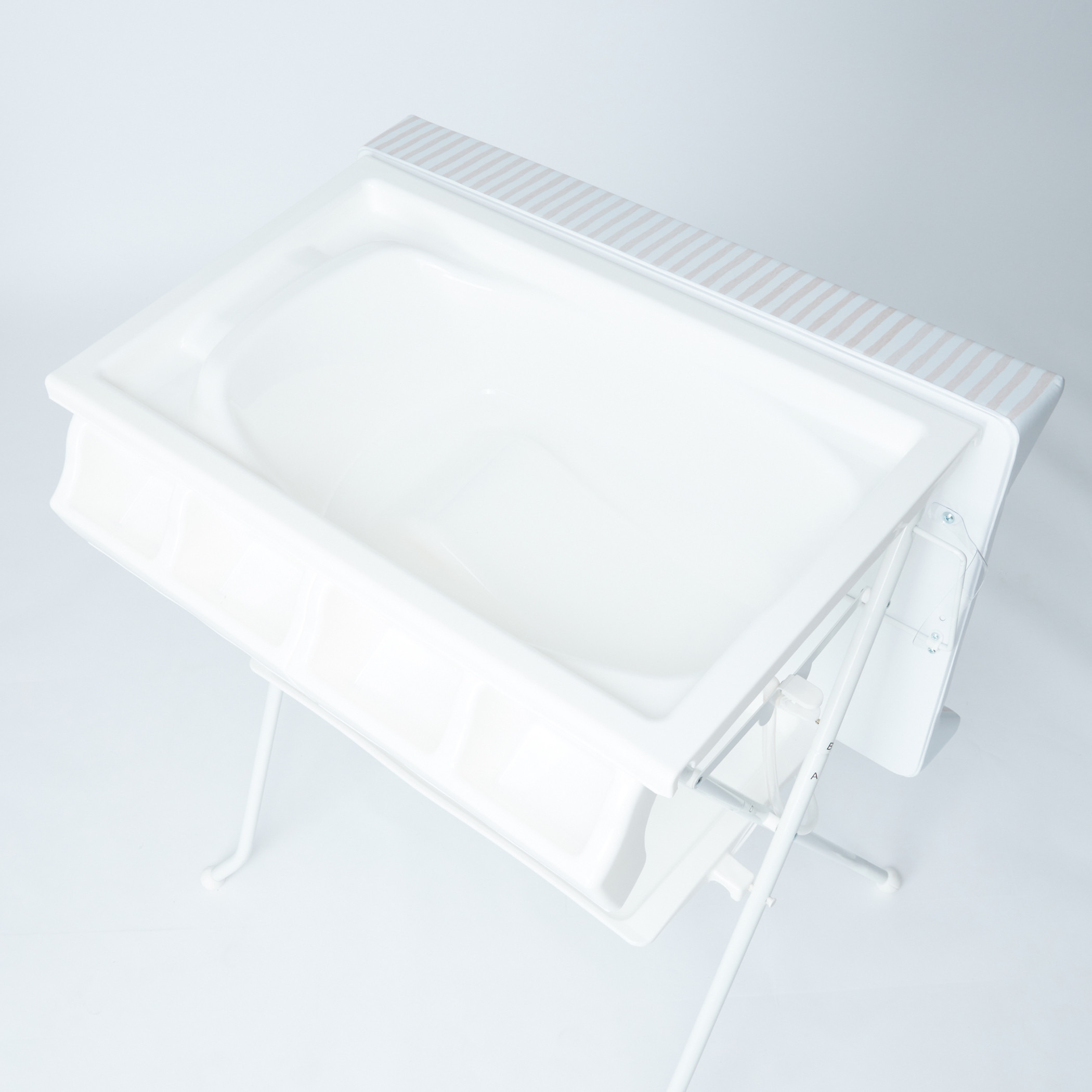 Juniors Reed Printed Changing Table-baby-nursery-furniture-changingtables-image-3