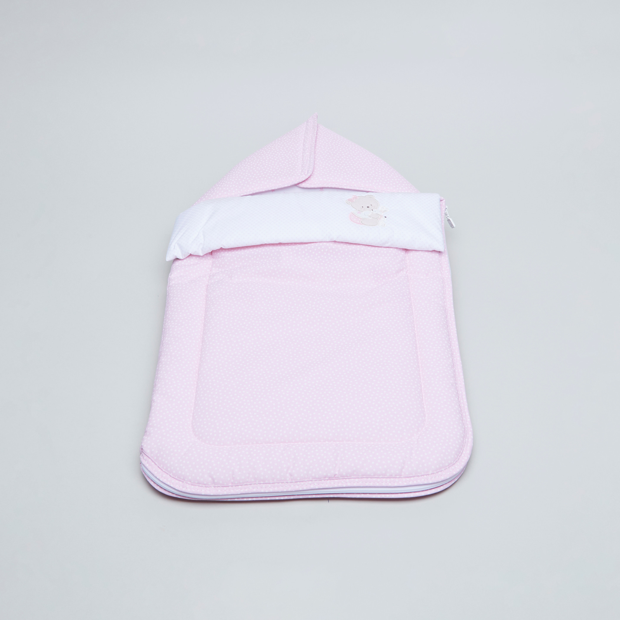 حقيبة حمل أطفال صغيرة الحجم بطبعات من كامبراس.-baby-nursery-babybedding-image-1