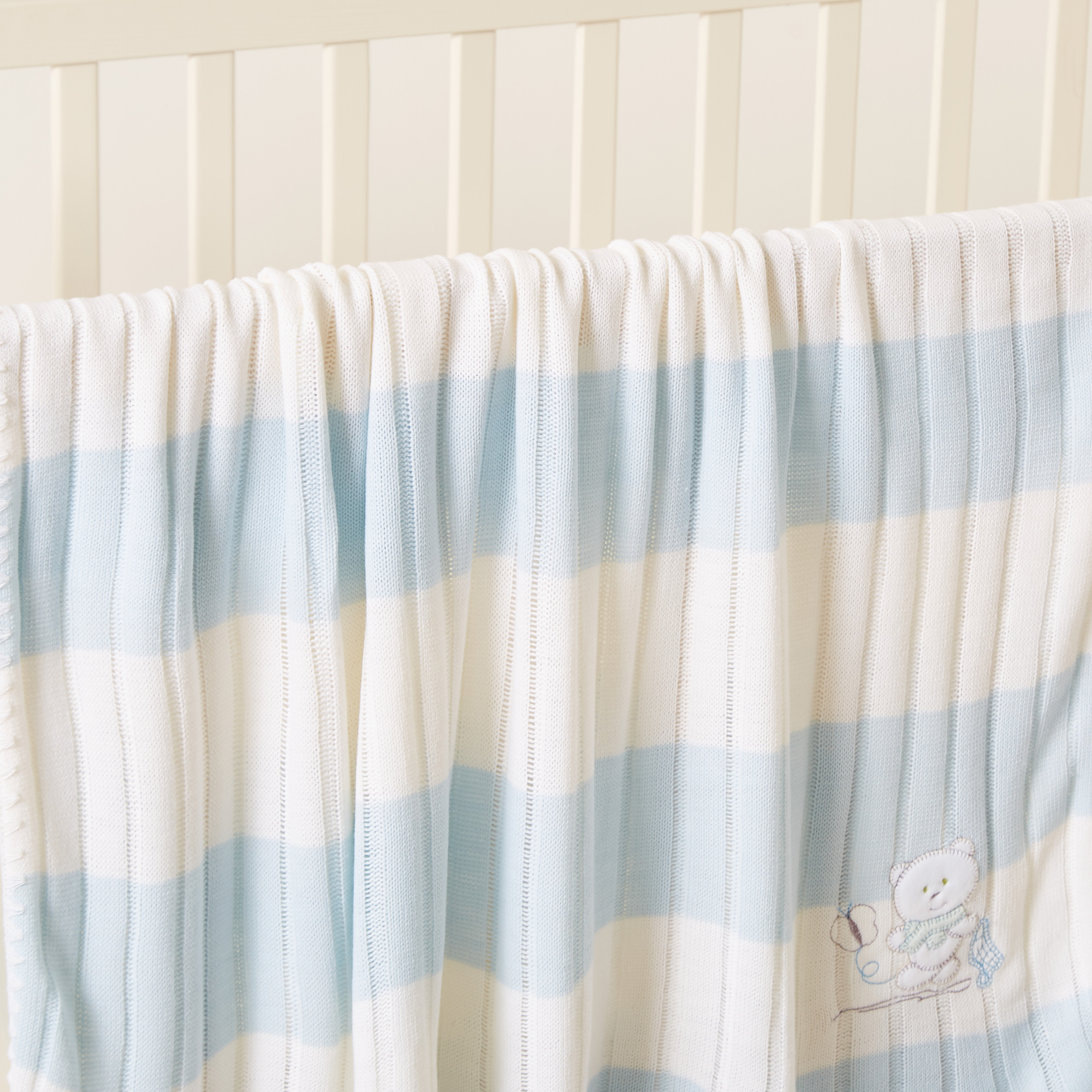 وشاح منسدل بزخارف دب من جونيورز 100×100سم.-baby-nursery-blanketsandswaddles-blanketsandquilts-image-2