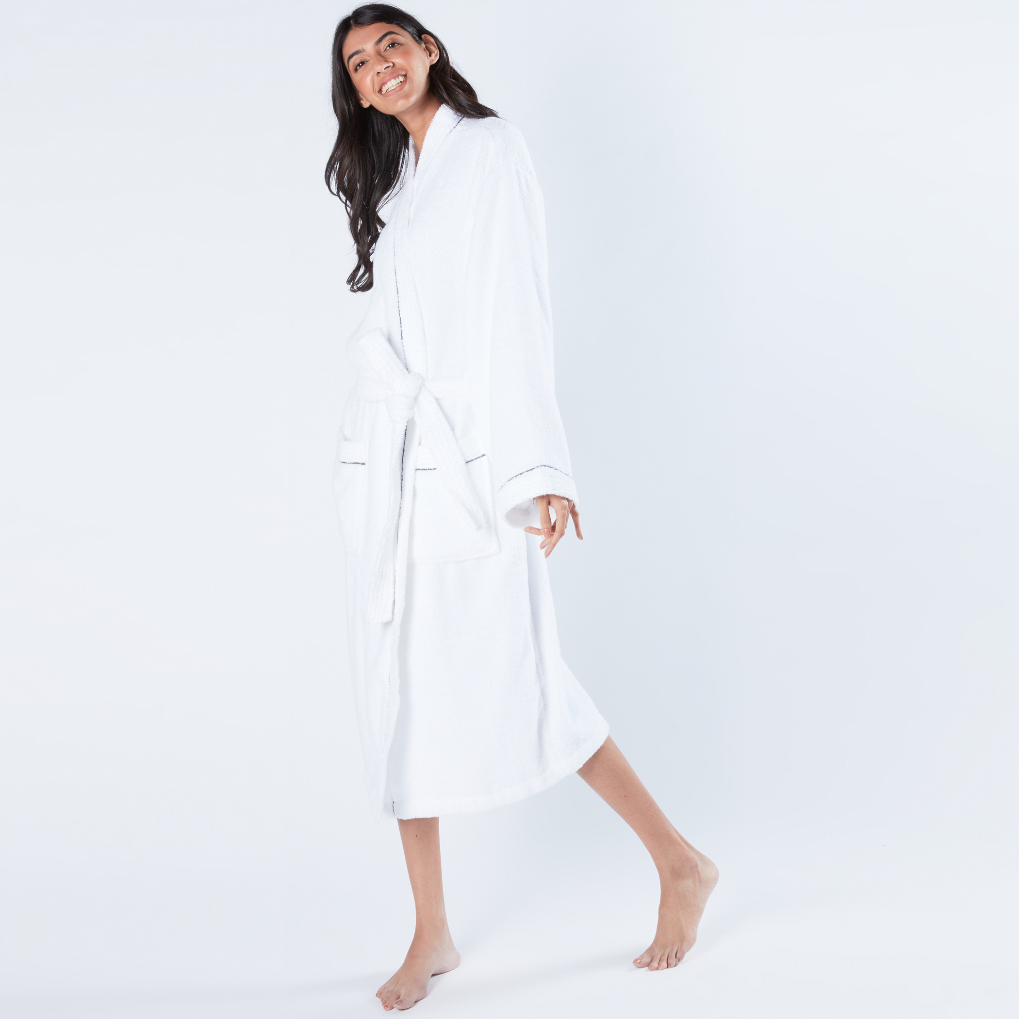روب حمام بارز الملمس بجيوب وحزام رابط.-household-bathandlaundry-bathlinen-bathrobesandslippers-bathrobes-image-1