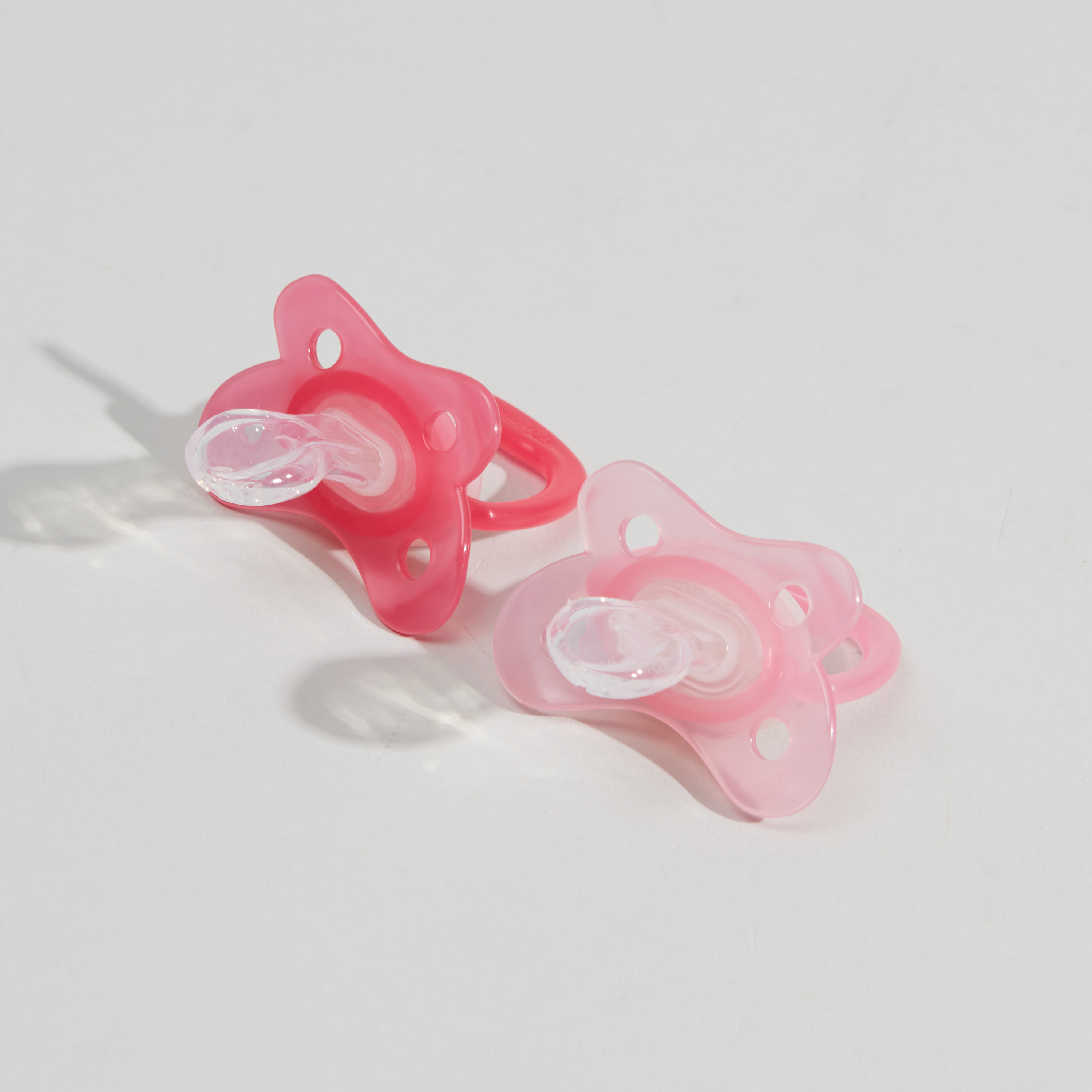 طقم لهايات تضيء في الظلام قياس 1 من دكتور براونز - قطعتين- من 0 الى 6 أشهر-baby-feeding-pacifiers-image-2