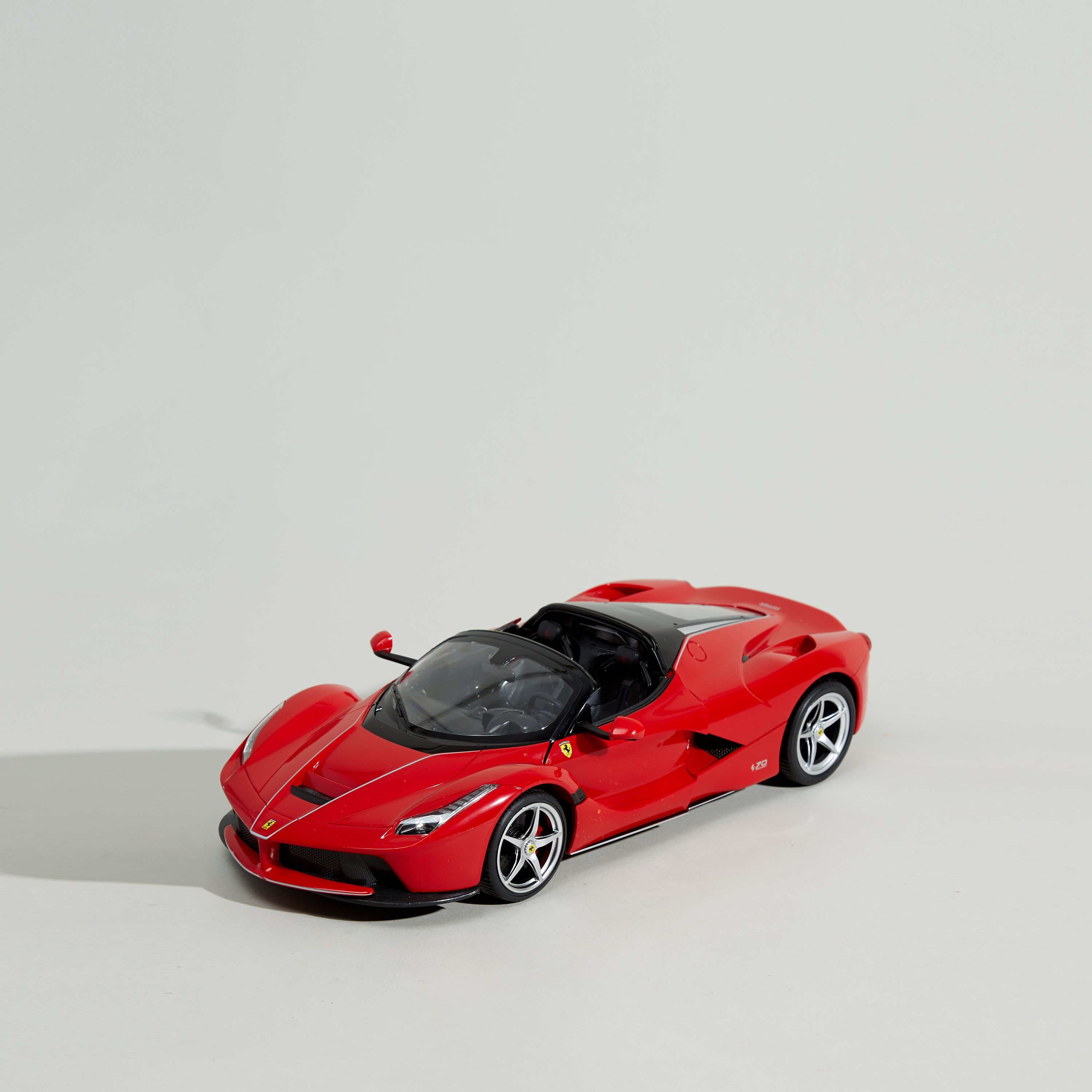 لعبة سيارة فيراري مع ريموت كنترول مقاس 1:14 من راستار.-toys-playvehicles-diecastcars-image-2
