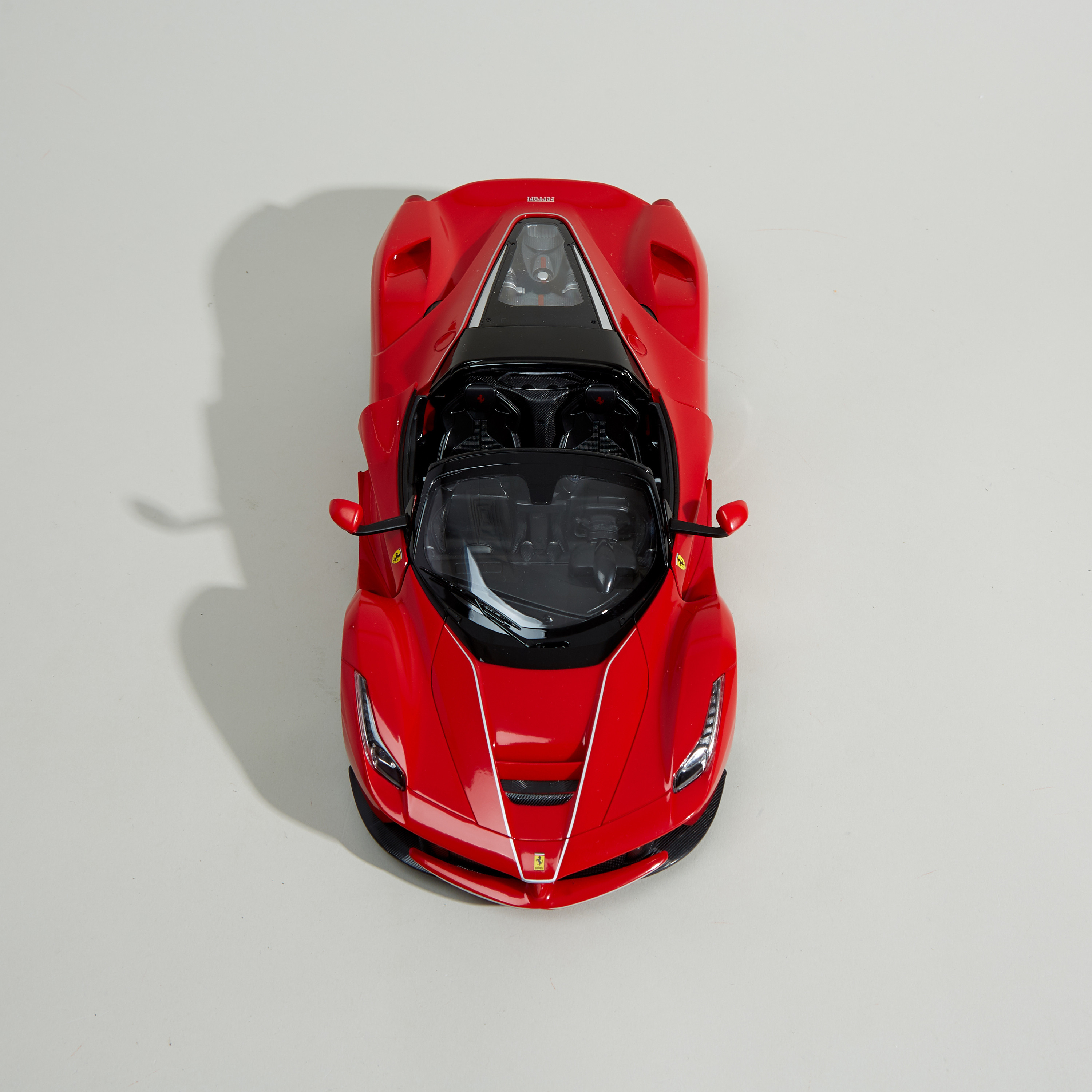 لعبة سيارة فيراري مع ريموت كنترول مقاس 1:14 من راستار.-toys-playvehicles-diecastcars-image-3