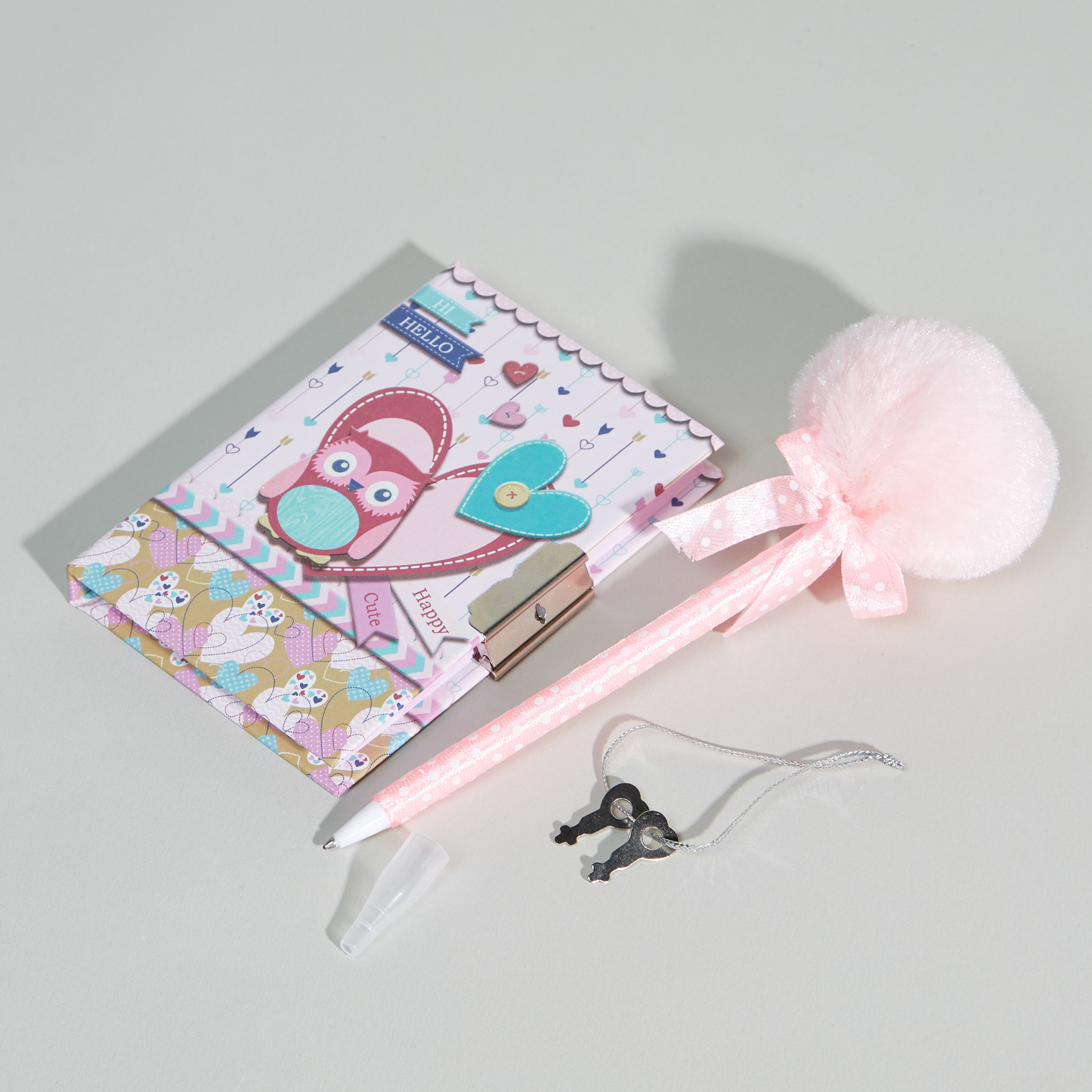 دفتر يوميات بقفل صغير وطبعات مع قلم بكرات بوم بوم.-school-stationery-accessories-image-1