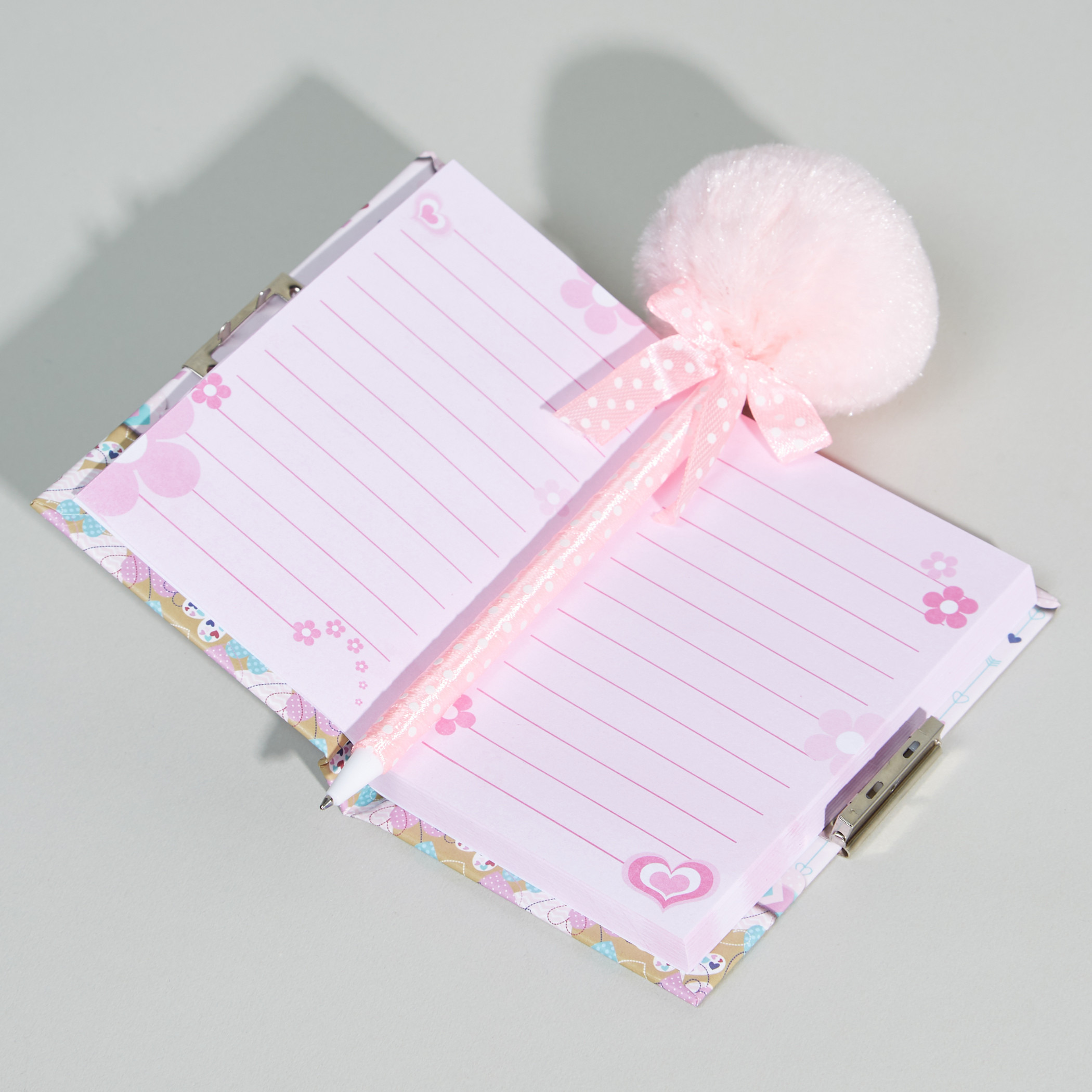 دفتر يوميات بقفل صغير وطبعات مع قلم بكرات بوم بوم.-school-stationery-accessories-image-2
