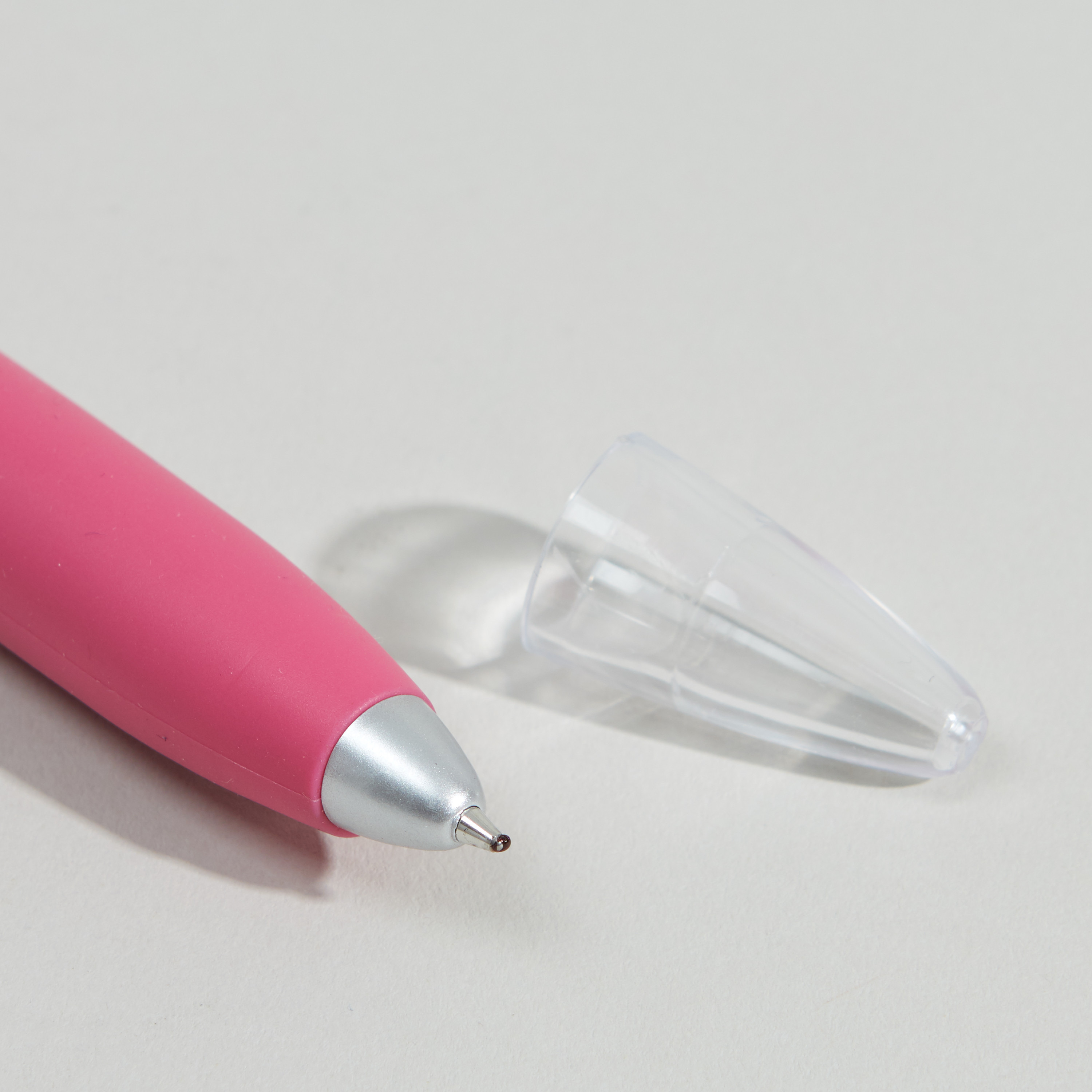القلم مغناطيسي مع غطاء-school-stationery-pensandpencils-image-3