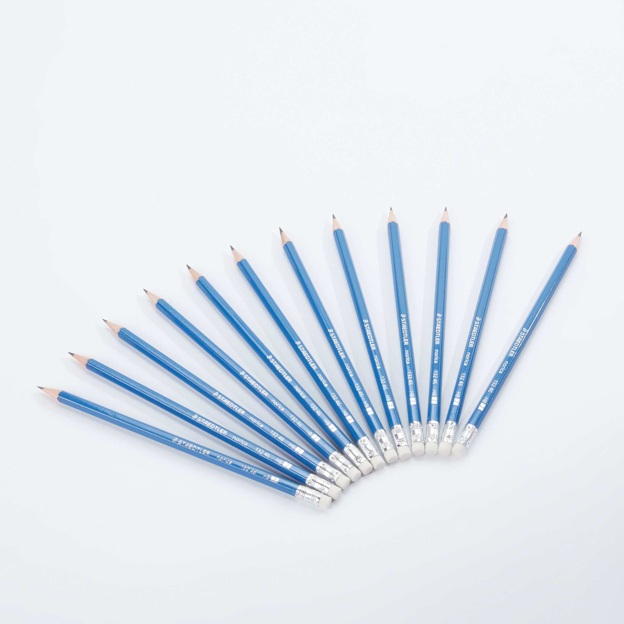 أقلام رصاص مزودة بممحاة - طقم من 12 قطعة-school-stationery-pensandpencils-image-1
