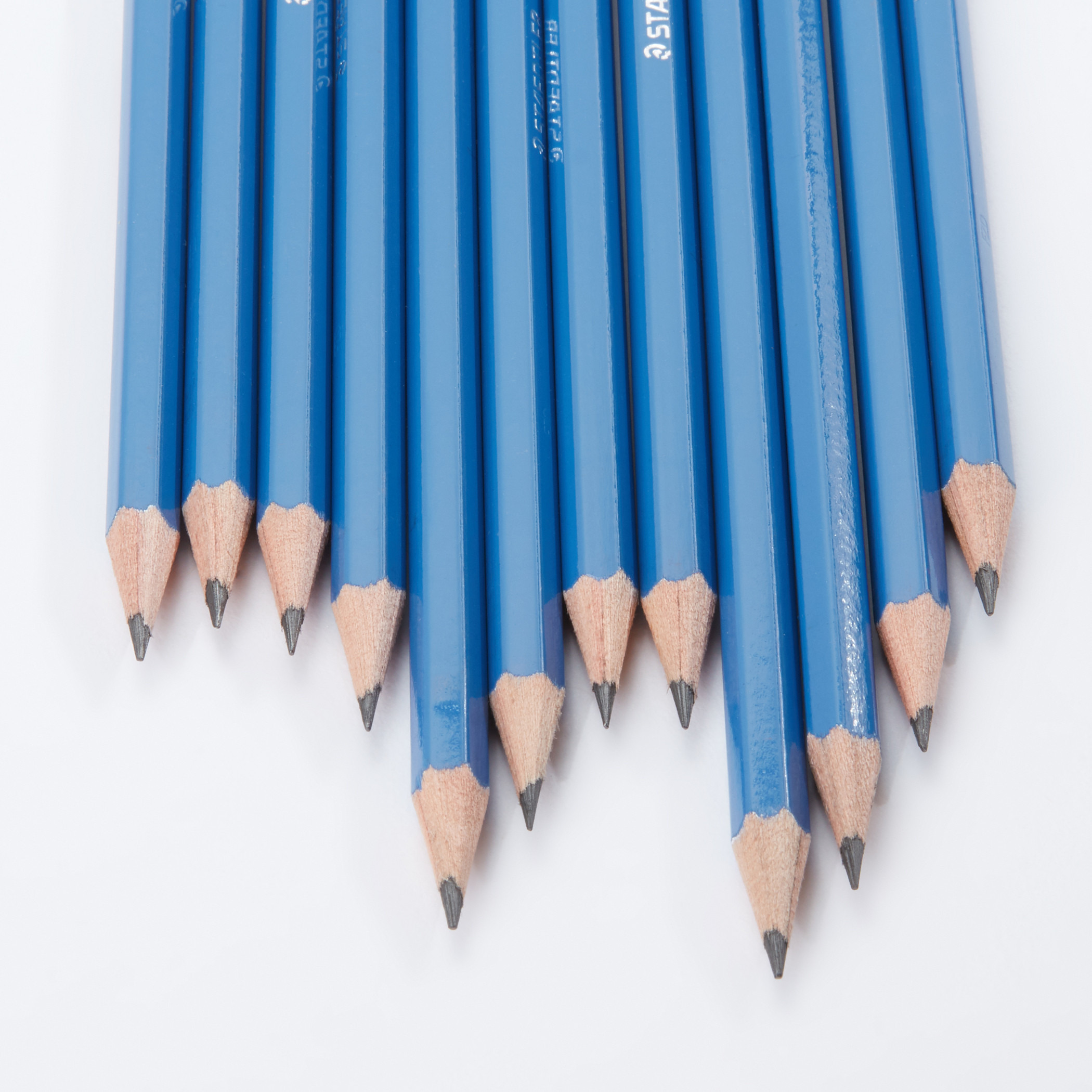 أقلام رصاص مزودة بممحاة - طقم من 12 قطعة-school-stationery-pensandpencils-image-2