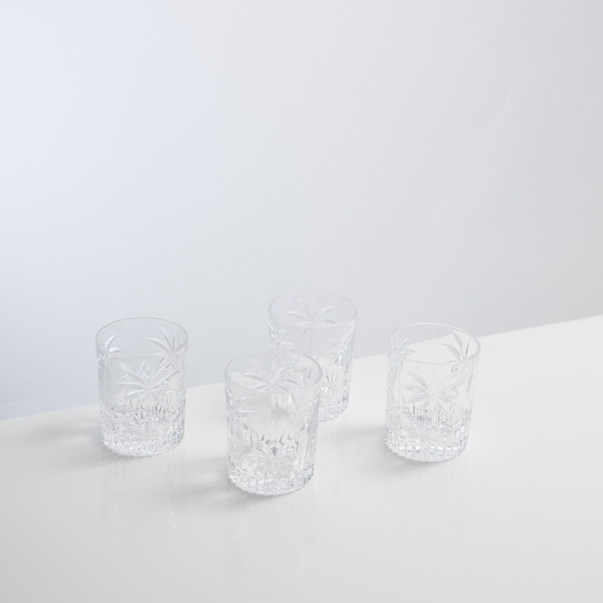 اكواب زجاج مع نقش اوراق النخيل من جودينجر - مجموعة من 4قطع.-household-dining-drinkserveware-bottles-image-2