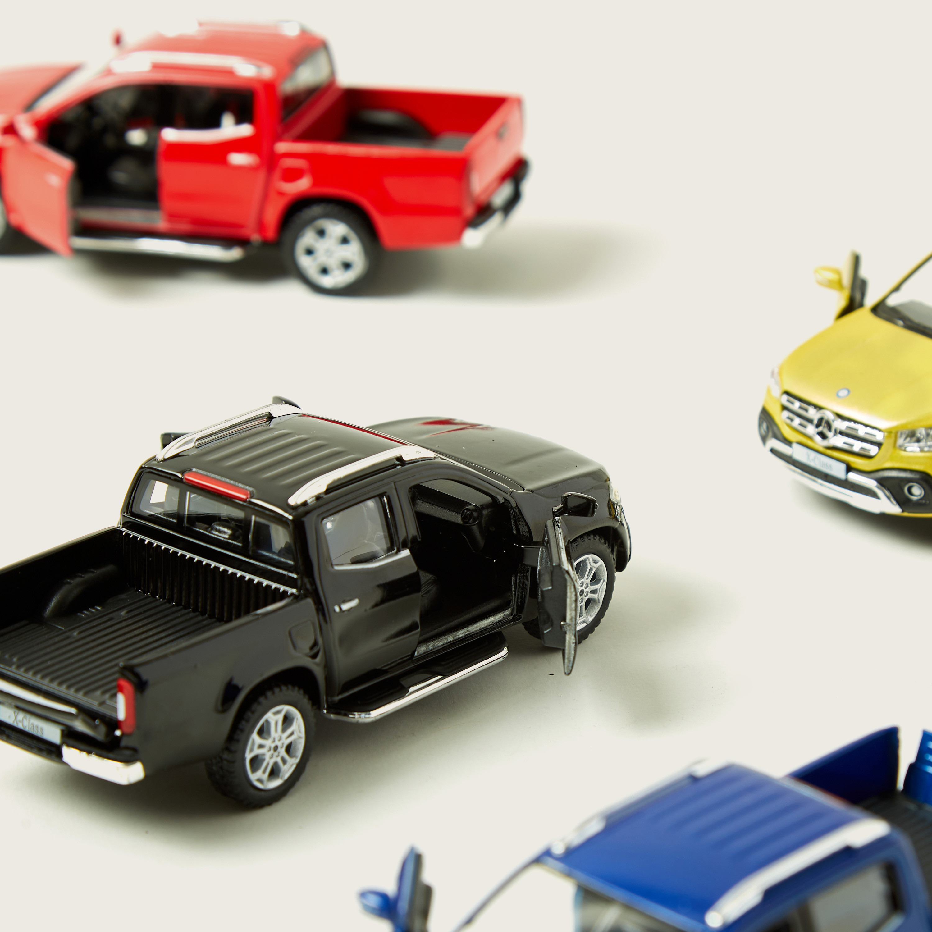 سيارة مرسيدس بنز فئة أكس من كينسمارت.-toys-playvehicles-cars-image-6