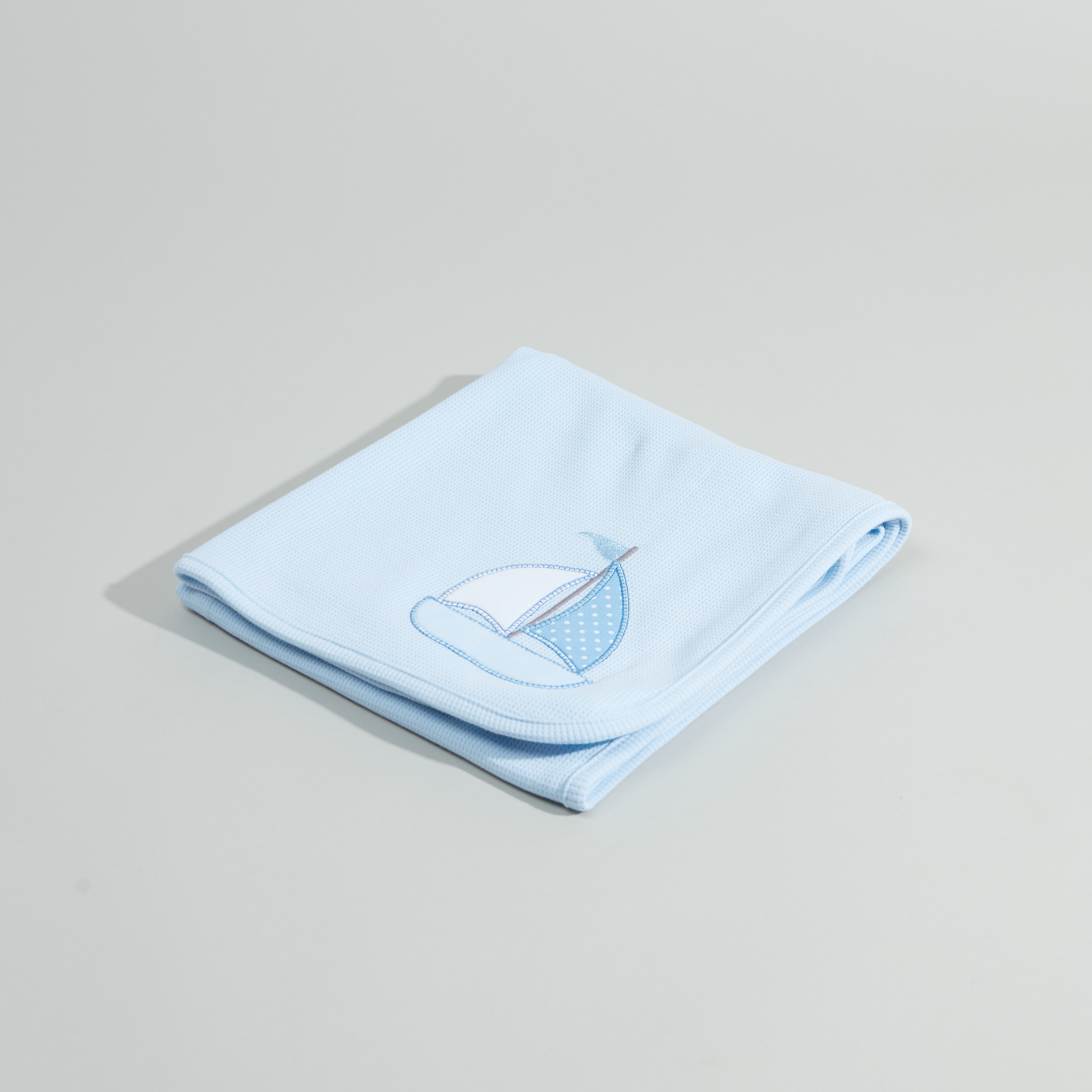 بطانية قطنية بتَفاصيل مطرّزة من جونيورز -76x102 سم-baby-nursery-blanketsandswaddles-receivingblankets-image-1