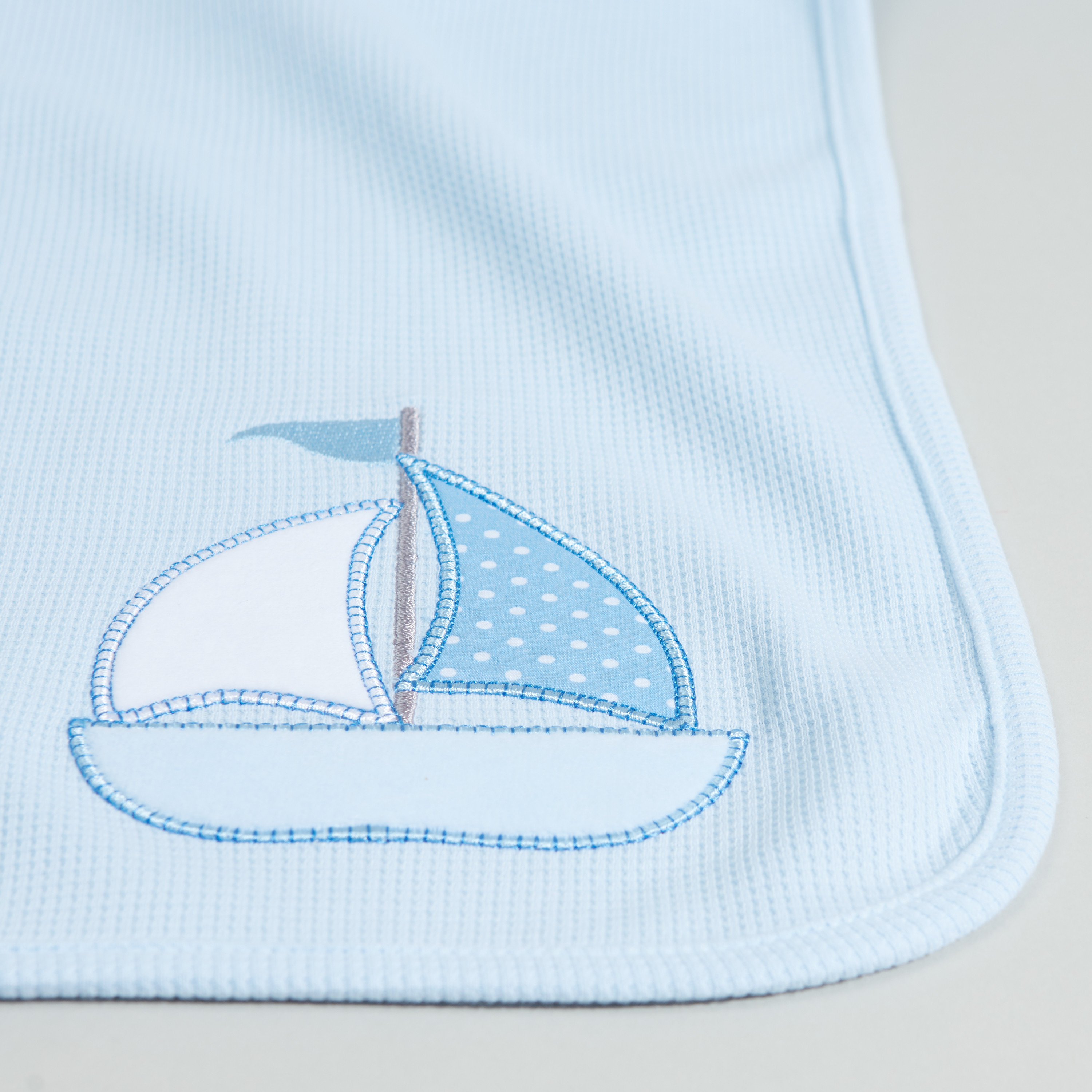 بطانية قطنية بتَفاصيل مطرّزة من جونيورز -76x102 سم-baby-nursery-blanketsandswaddles-receivingblankets-image-4