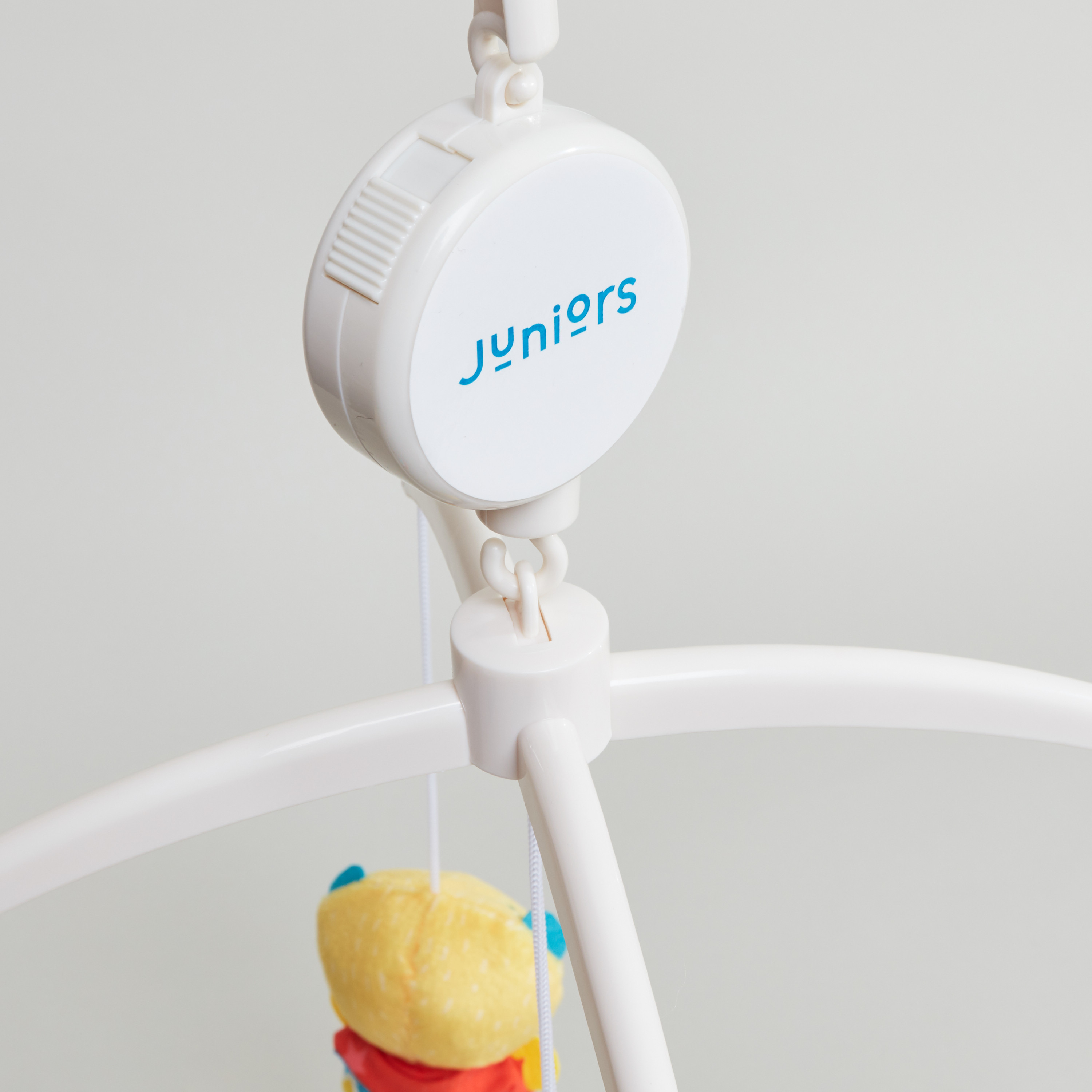 لعبة موسيقية متحركة تعلق فوق سرير الطفل من جونيورز.-toys-babyandtoddlertoys-cribtoys-image-3