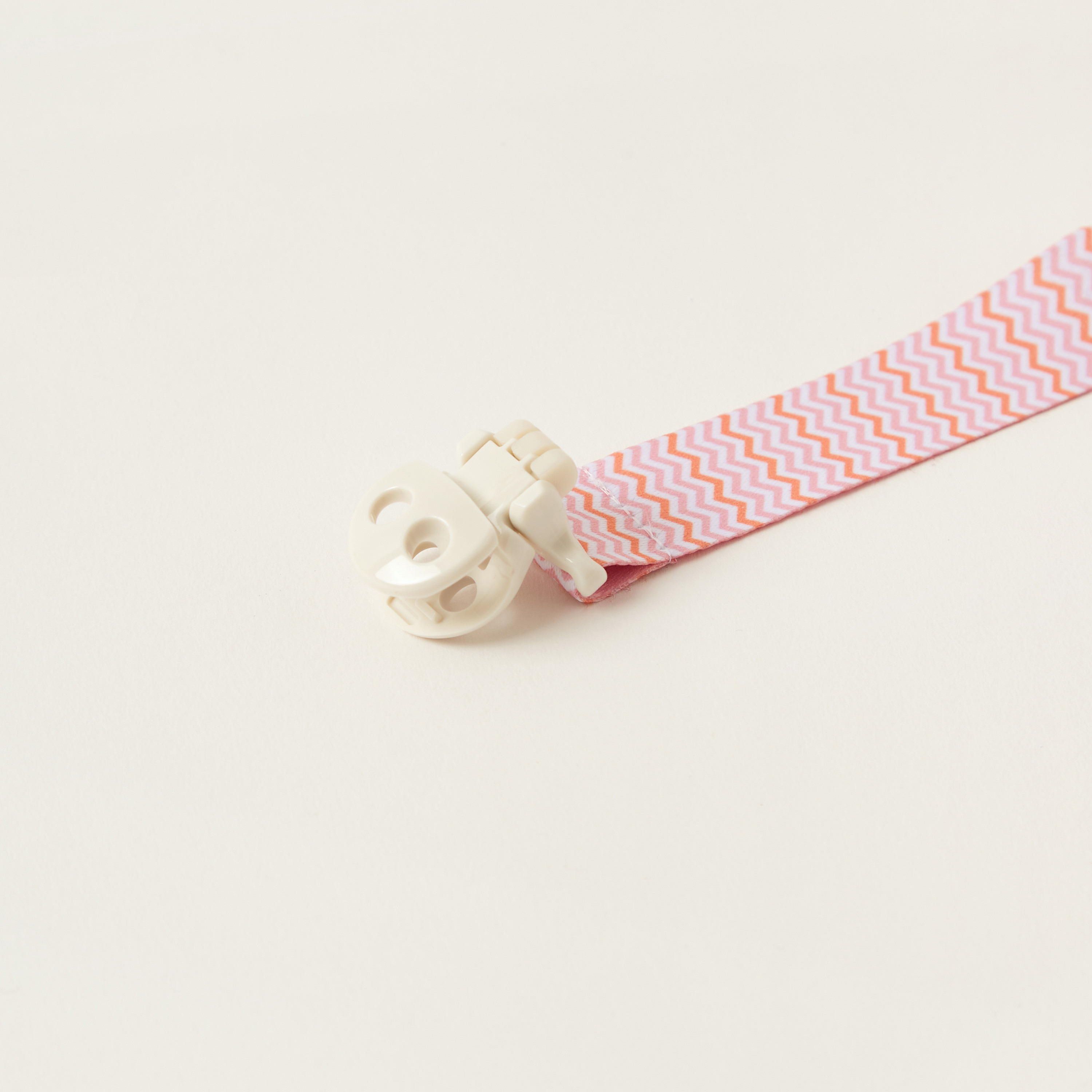 مشبك لهايّة بطبعات من جيجلز-baby-feeding-pacifiers-image-2