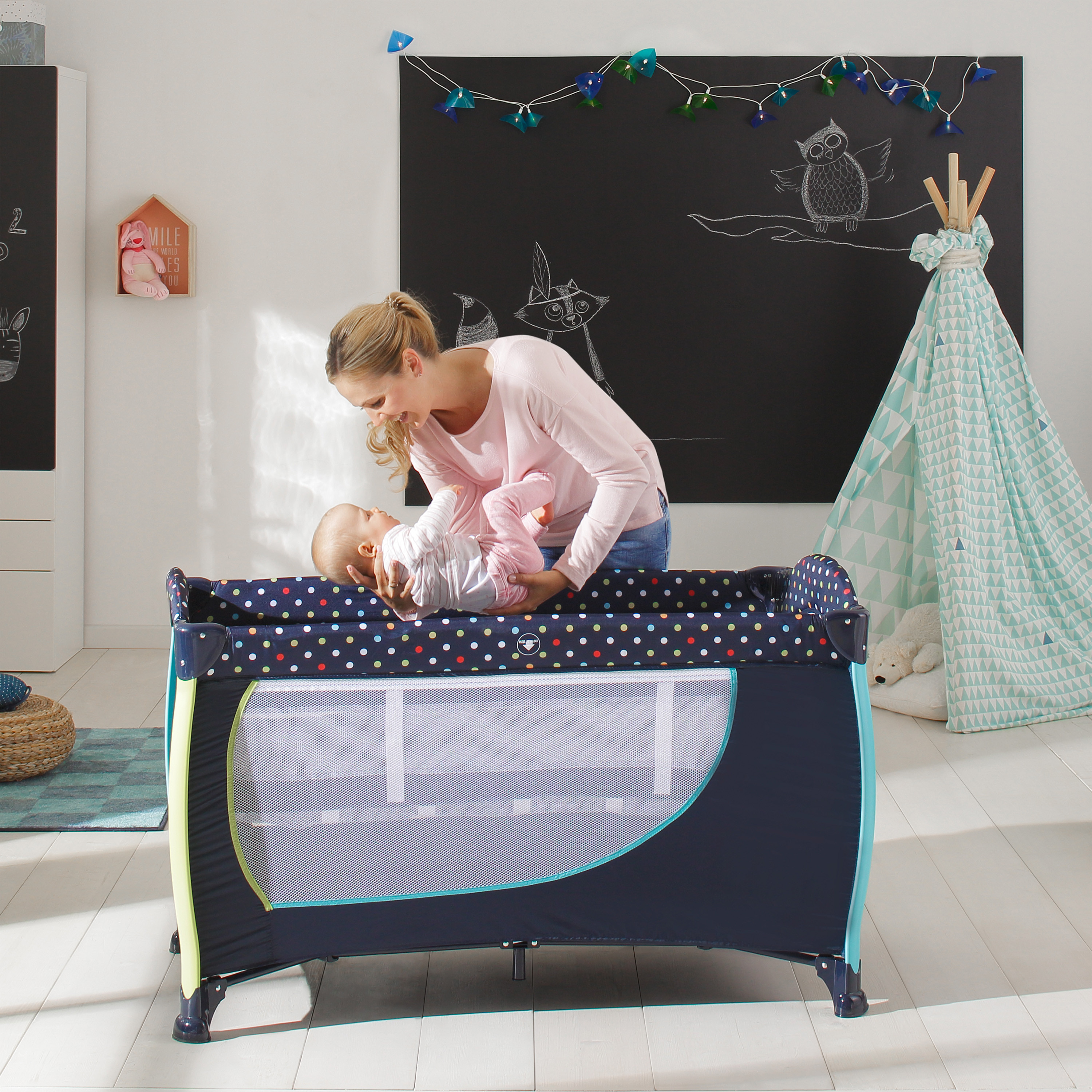 سرير تنقل من سليب أن بلاي سنتر 2 من هوك.-baby-nursery-furniture-cribsandbeds-travelcots-image-7