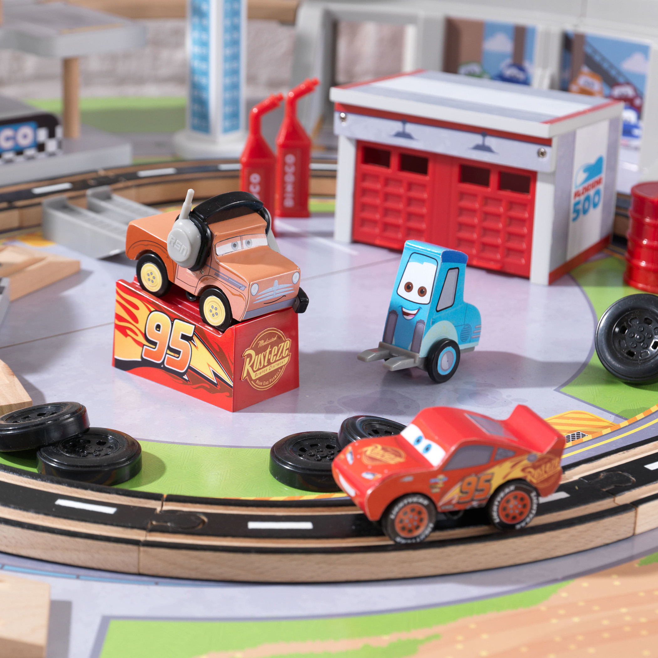 Kidkraft disney pixar cars 3 sales international speedway